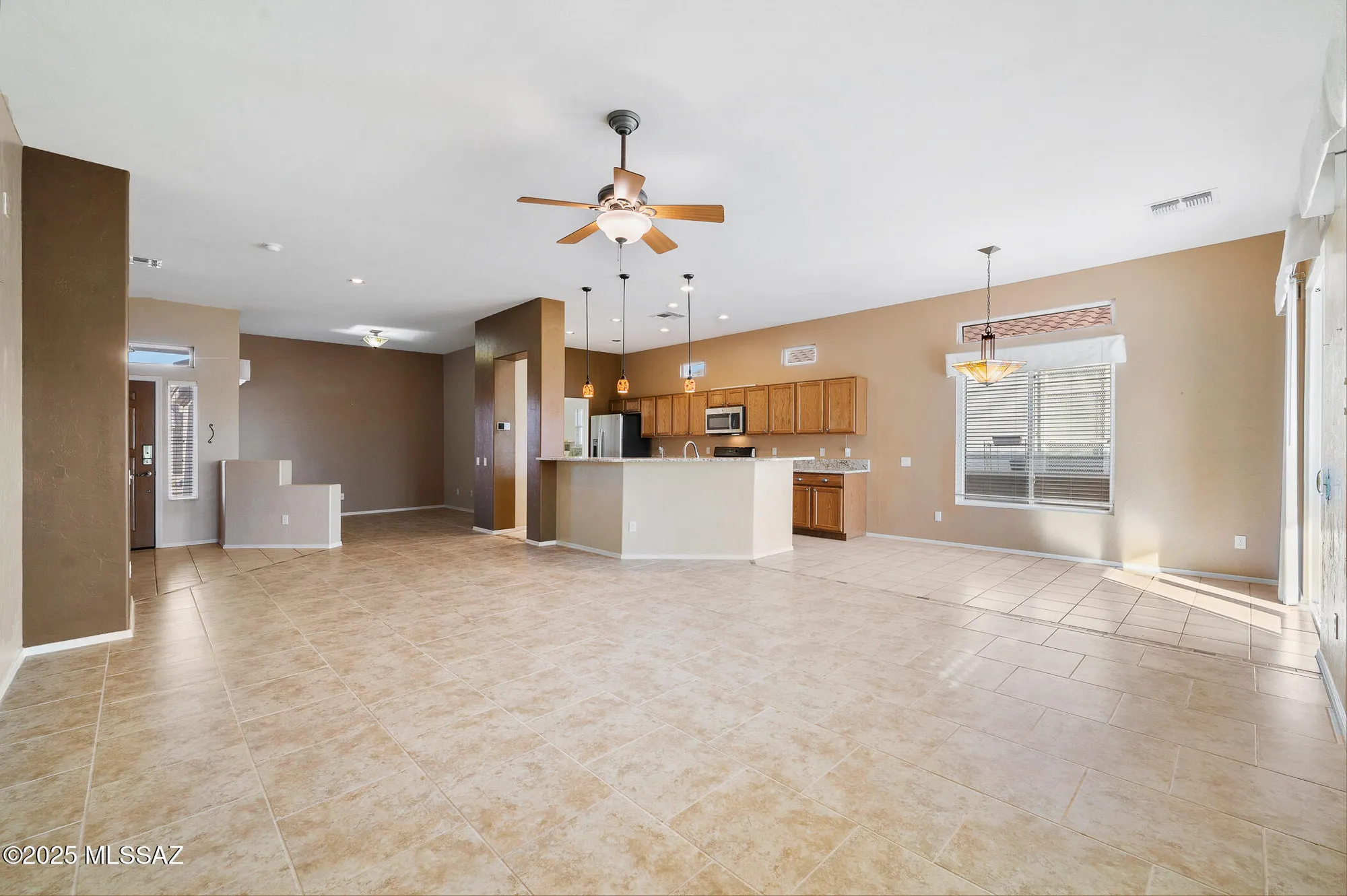 Property Slideshow image 7 of 30 | 336 w sunrise vista dr, Green Valley, AZ, 85614