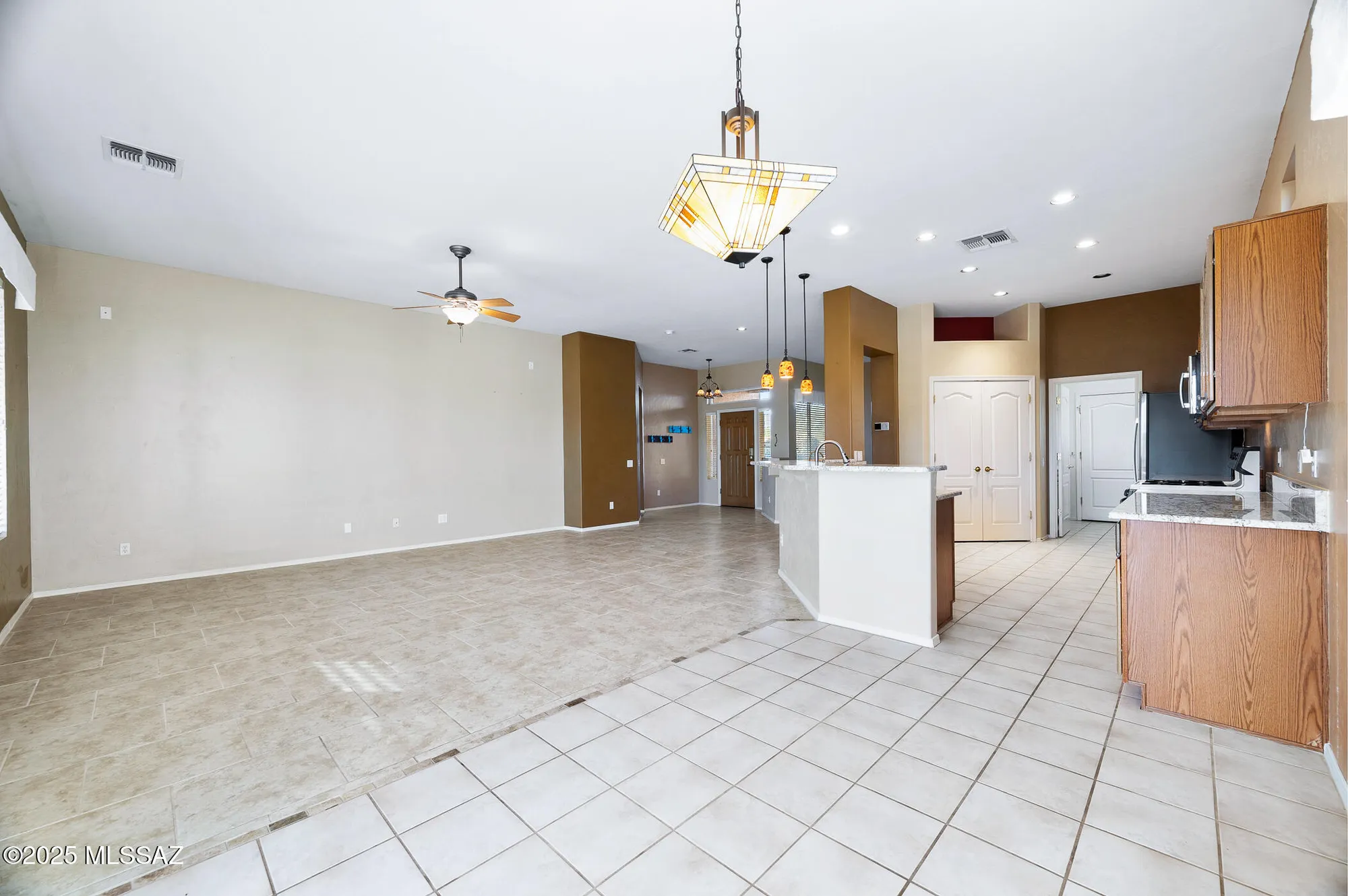 Property Slideshow image 9 of 30 | 336 w sunrise vista dr, Green Valley, AZ, 85614