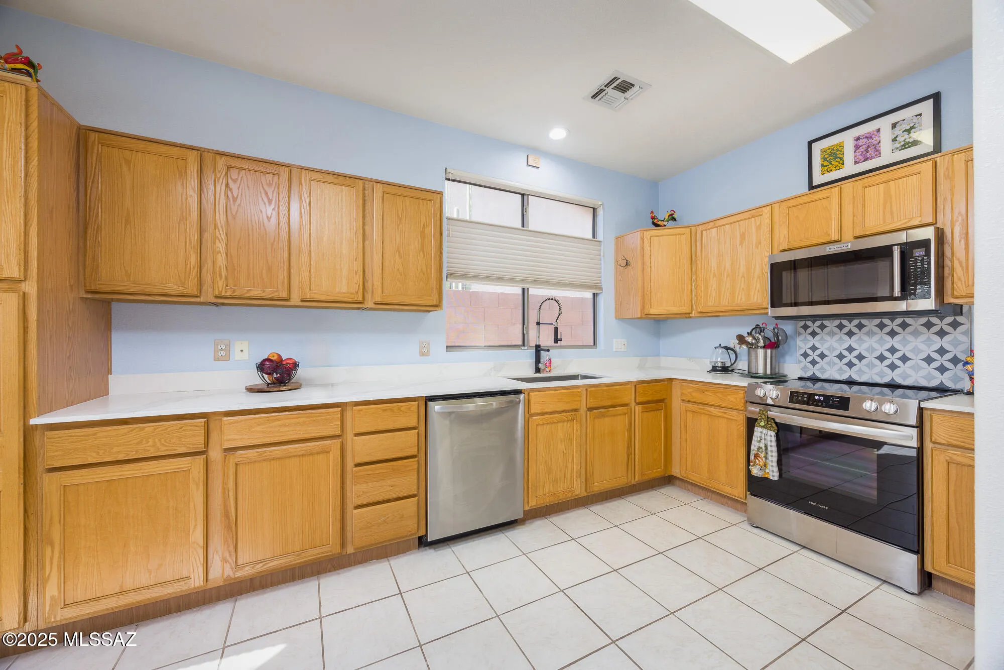Property Slideshow image 5 of 25 | 8103 w greensleeves way, Tucson, AZ, 85743