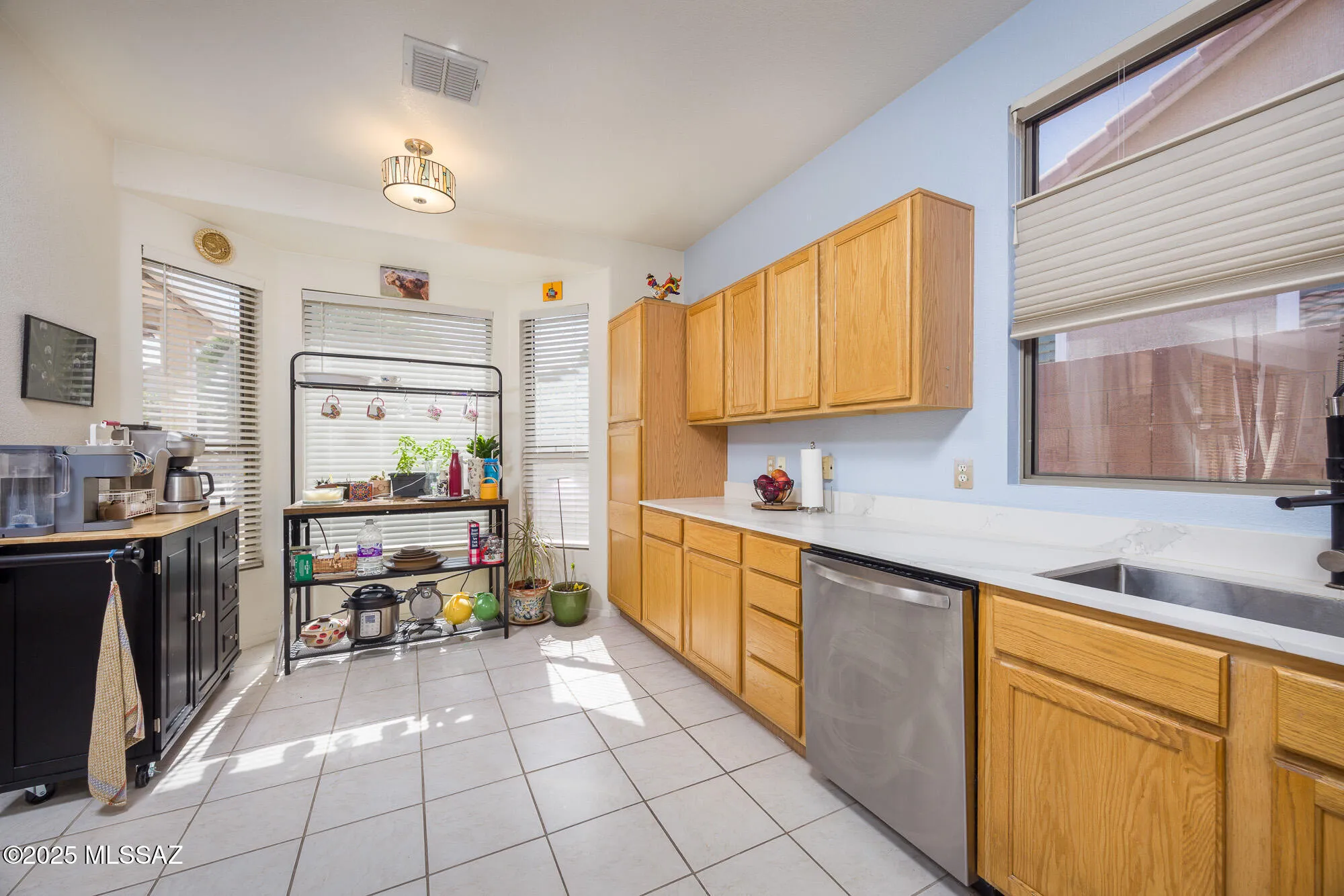 Property Slideshow image 6 of 25 | 8103 w greensleeves way, Tucson, AZ, 85743