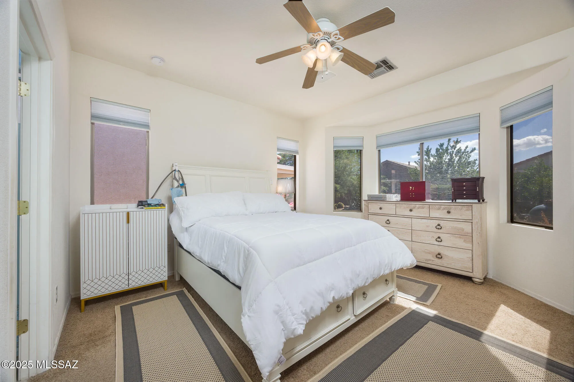 Property Slideshow image 9 of 25 | 8103 w greensleeves way, Tucson, AZ, 85743