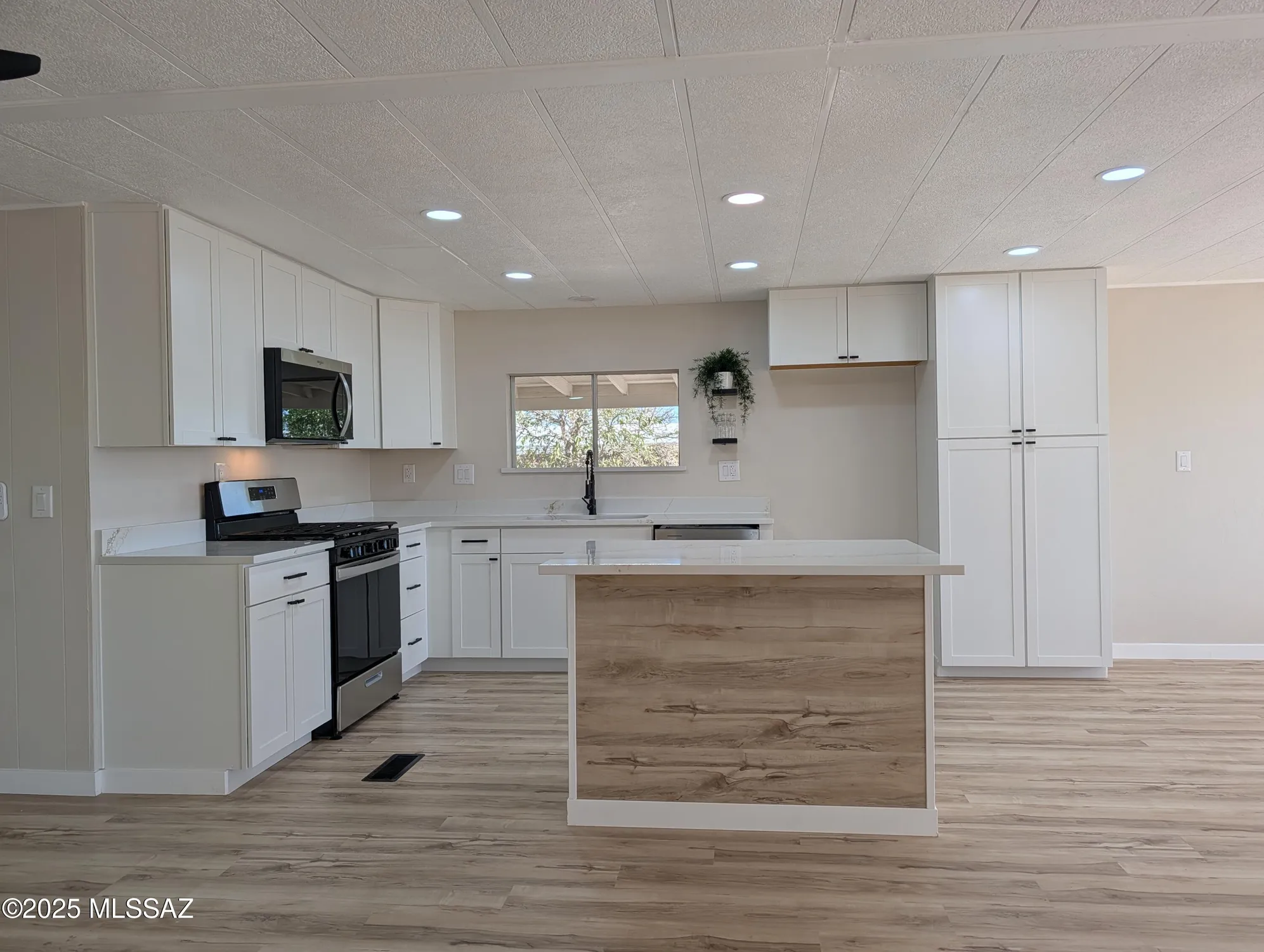 Property Slideshow image 1 of 43 | 42 w pinon dr, Green Valley, AZ, 85614