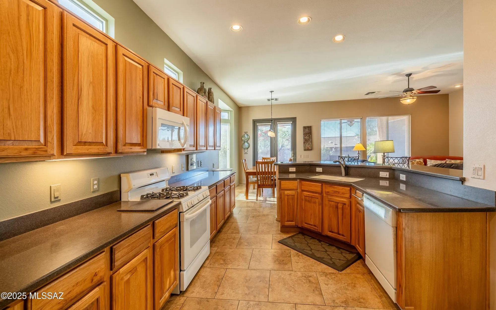 Property Slideshow image 9 of 35 | 12899 n eagle mesa pl, Marana, AZ, 85658