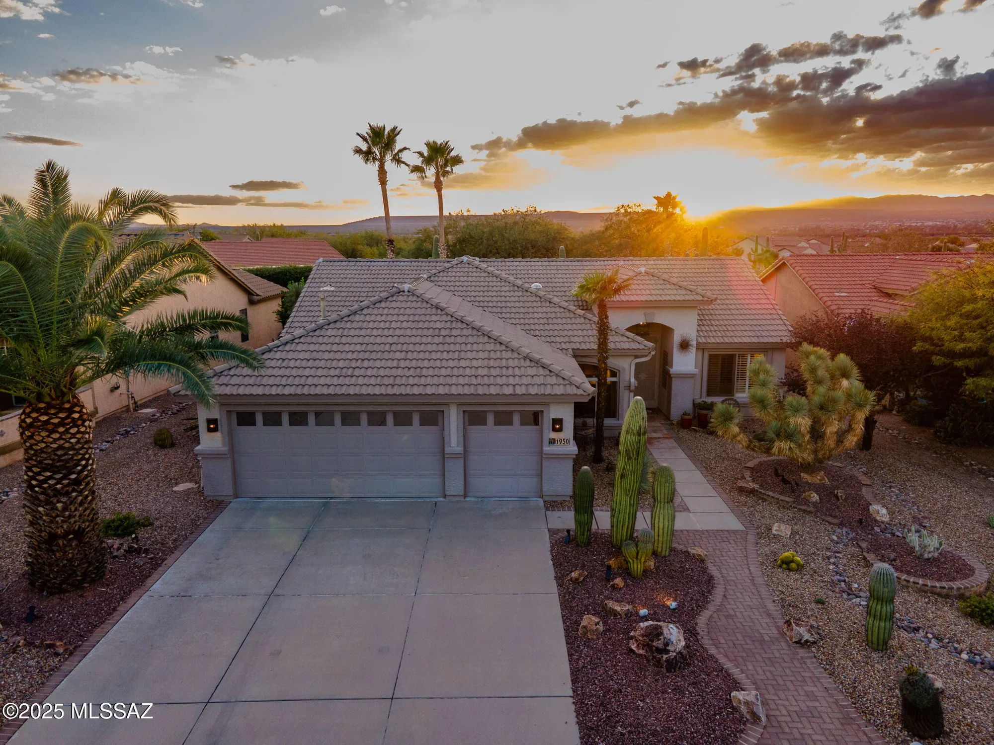 Property Slideshow image 6 of 46 | 1950 e desert lark pass, Green Valley, AZ, 85614