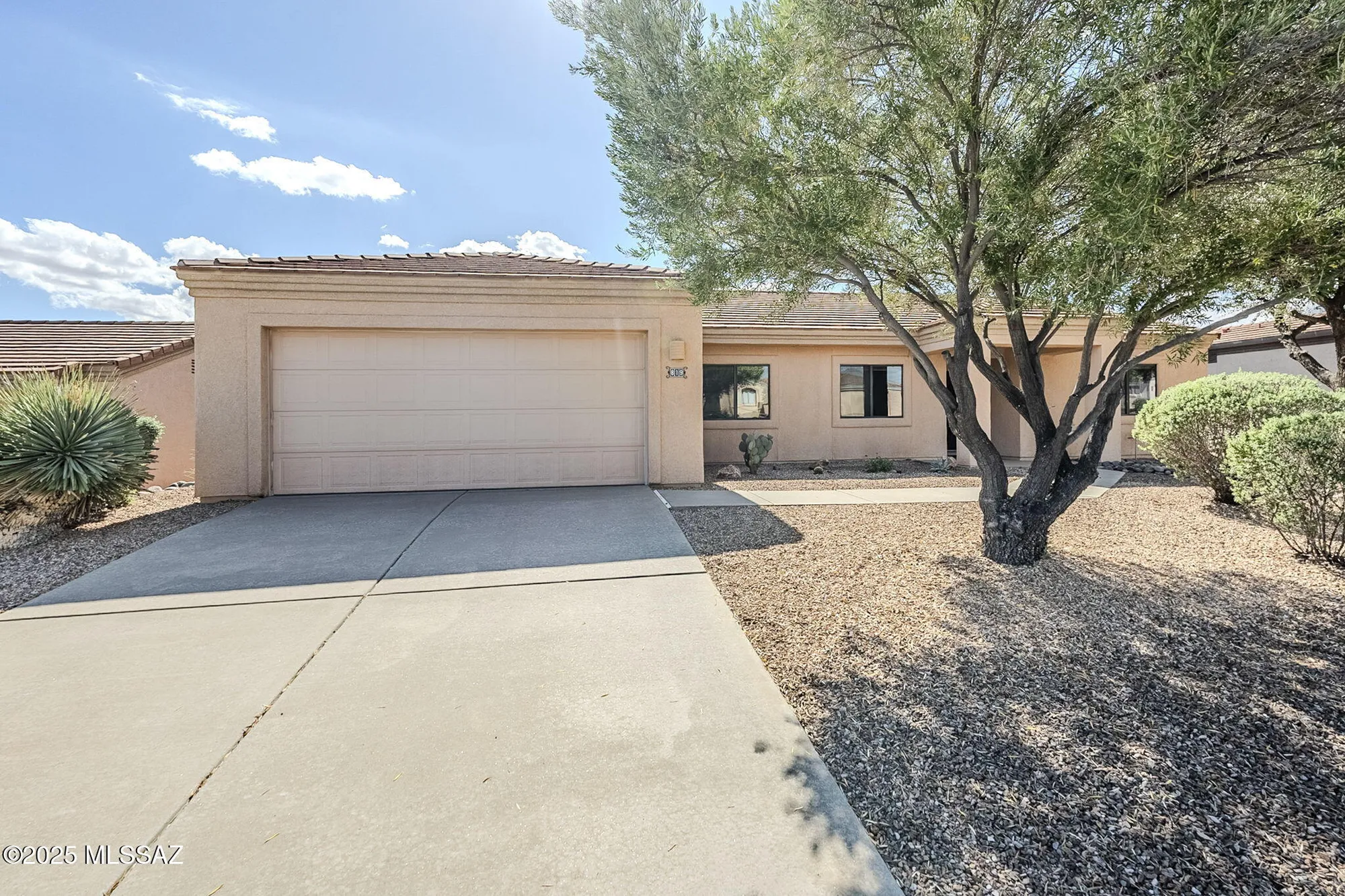 Property Slideshow image 3 of 51 | 819 w welcome way, Green Valley, AZ, 85614
