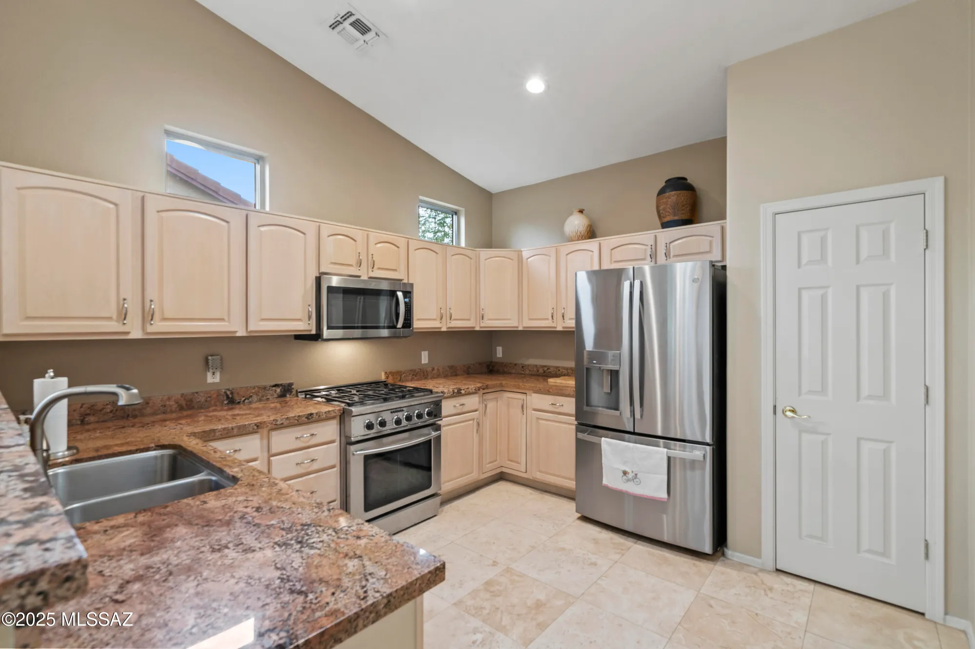 Property Slideshow image 18 of 42 | 7718 w madrigal dr, Tucson, AZ, 85743