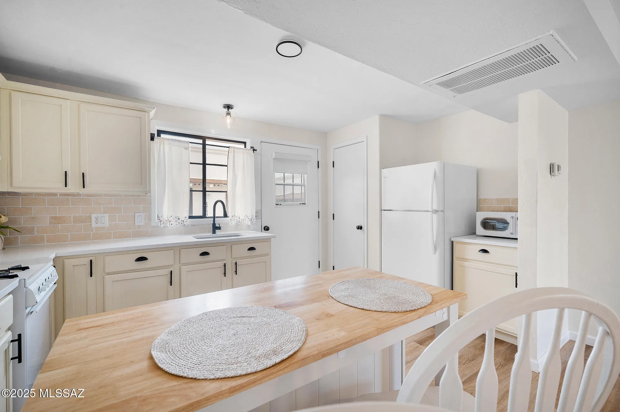 Property Slideshow image 12 of 33 | 435 s paseo lobo b, Green Valley, AZ, 85614