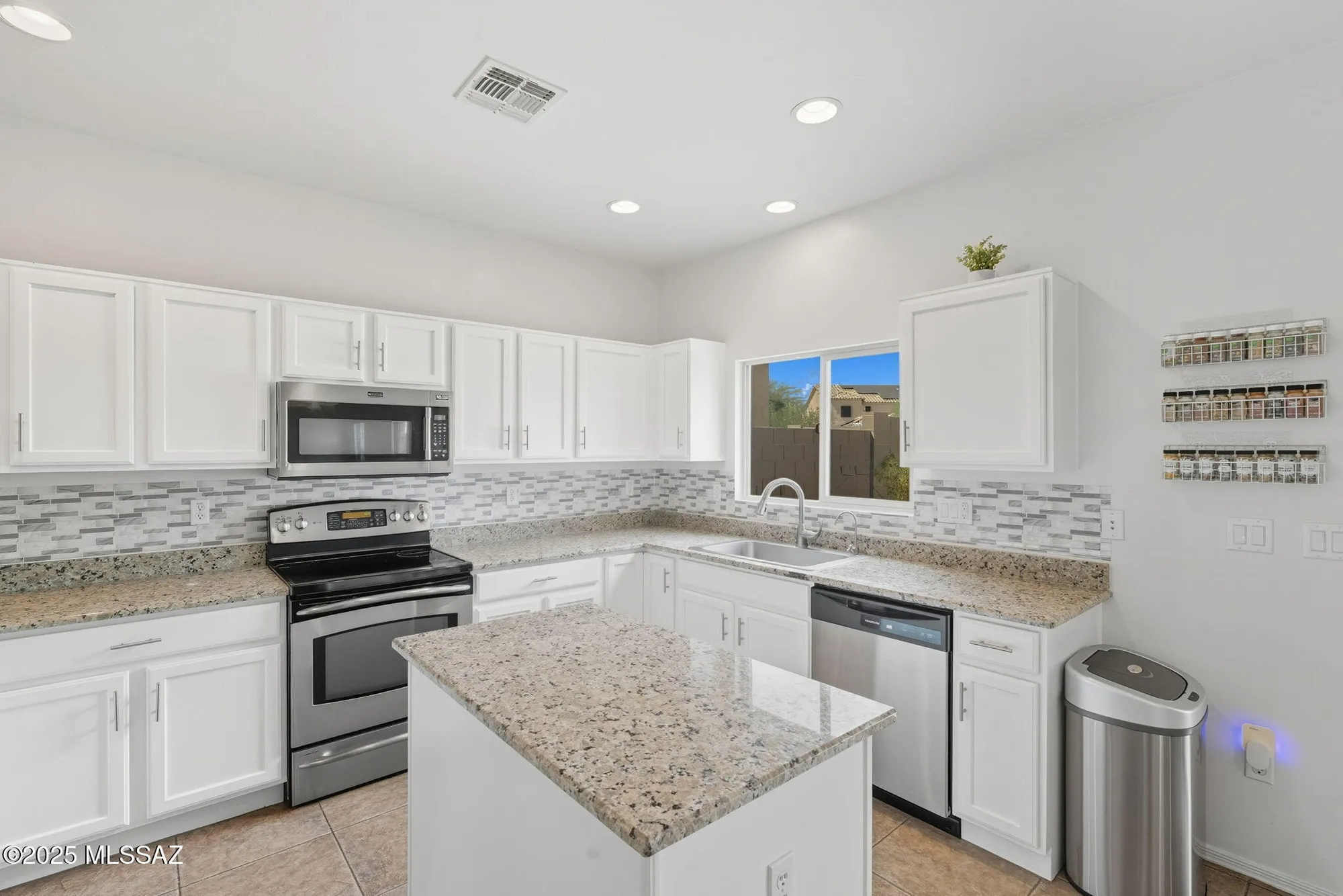 Property Slideshow image 8 of 31 | 892 w calle valenciana, Sahuarita, AZ, 85629