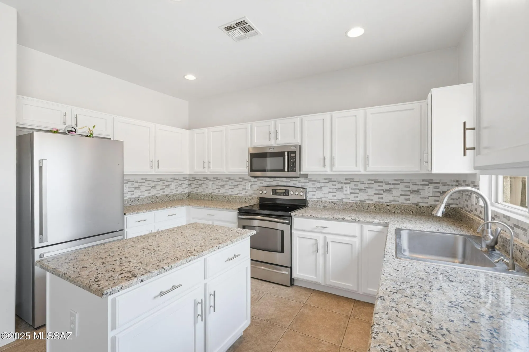 Property Slideshow image 9 of 31 | 892 w calle valenciana, Sahuarita, AZ, 85629