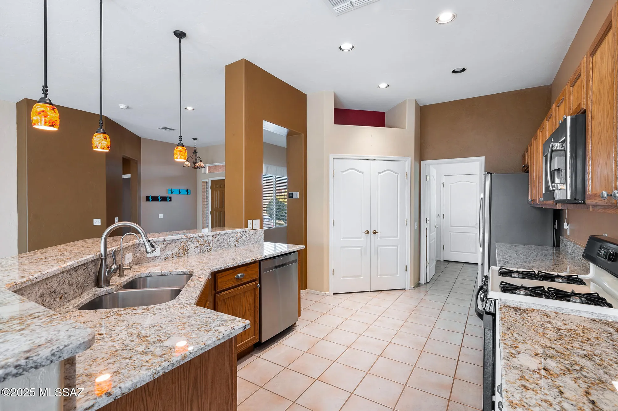 Property Slideshow image 12 of 30 | 336 w sunrise vista dr, Green Valley, AZ, 85614