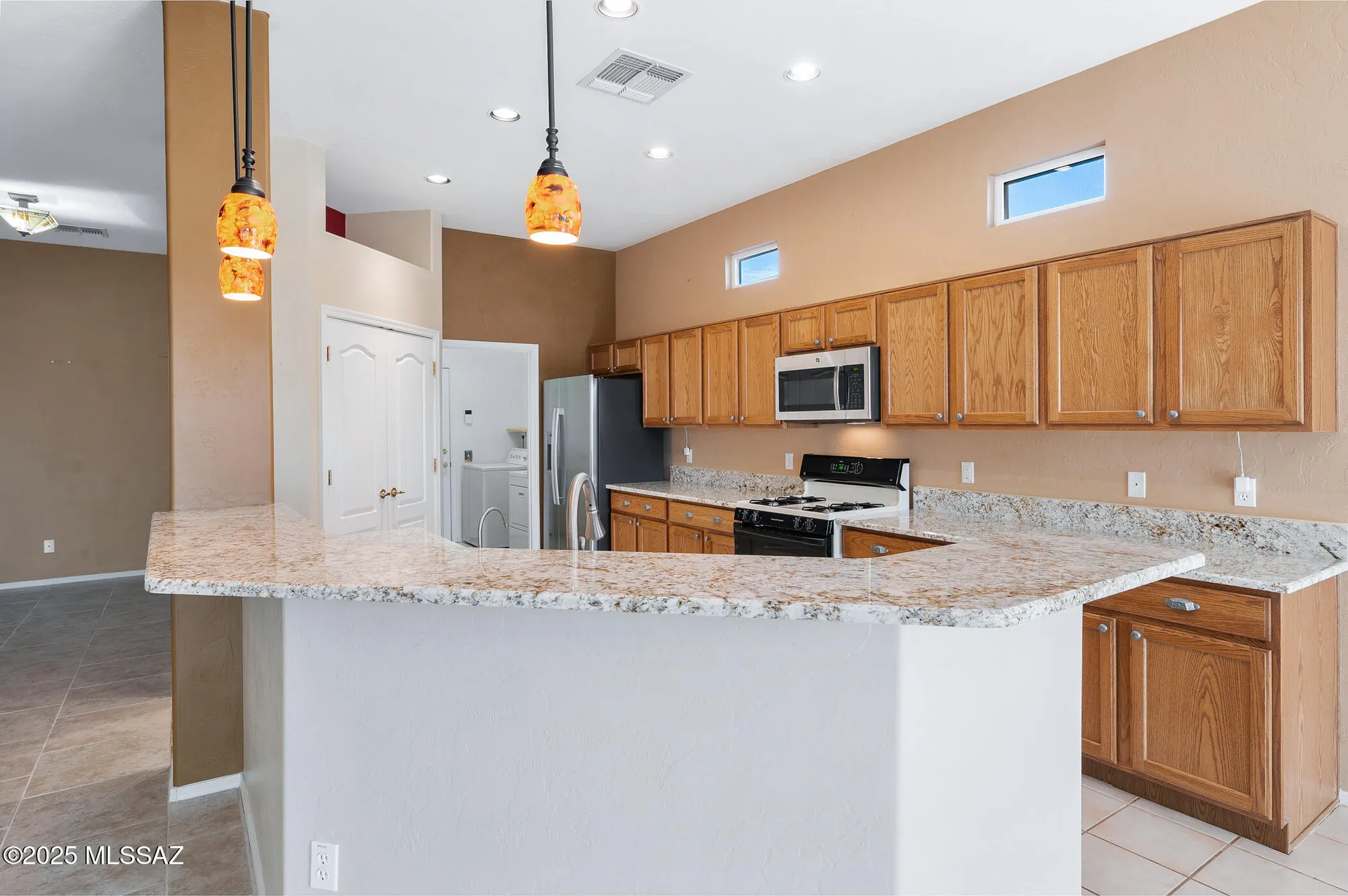 Property Slideshow image 10 of 30 | 336 w sunrise vista dr, Green Valley, AZ, 85614