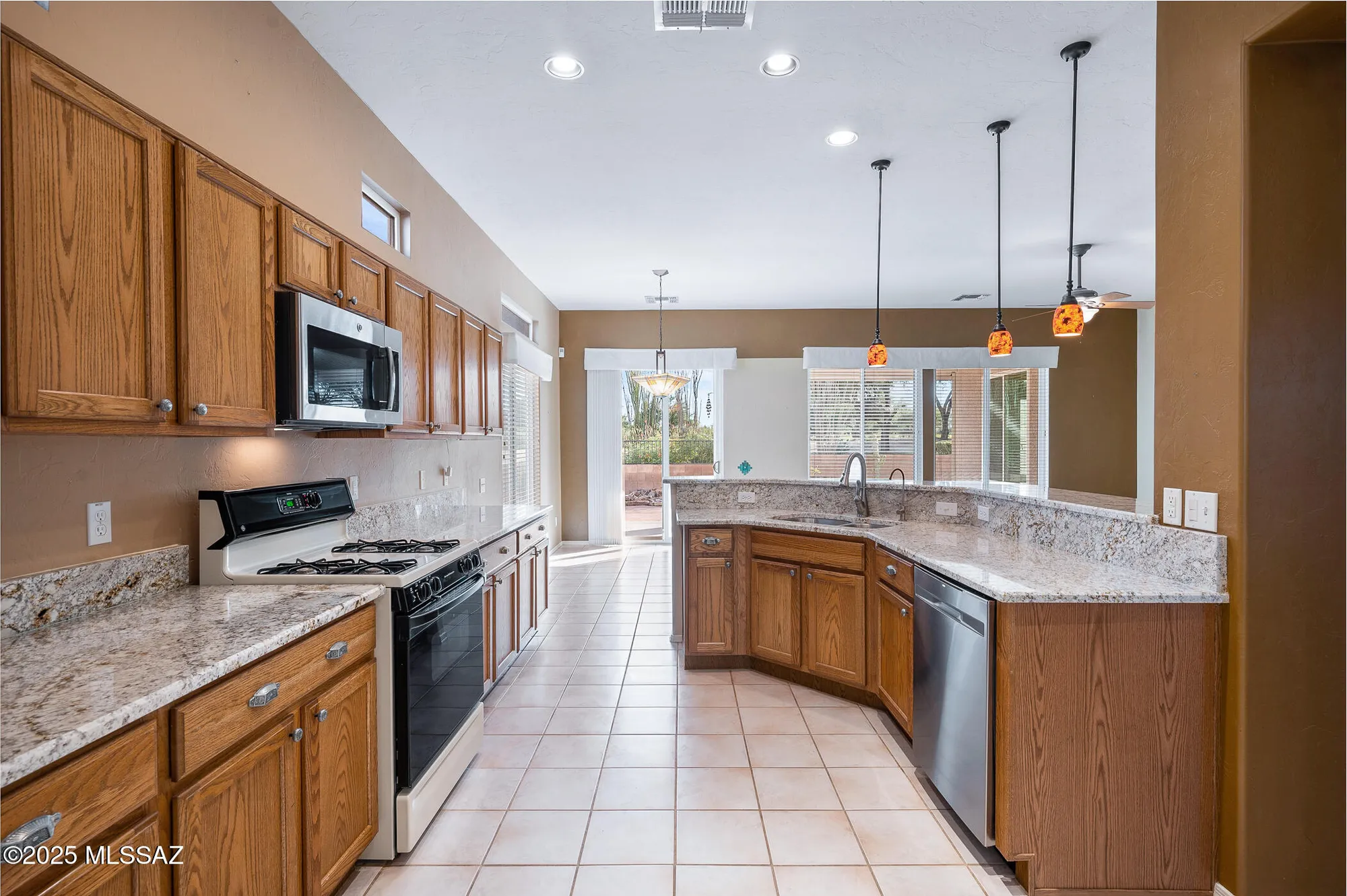 Property Slideshow image 13 of 30 | 336 w sunrise vista dr, Green Valley, AZ, 85614