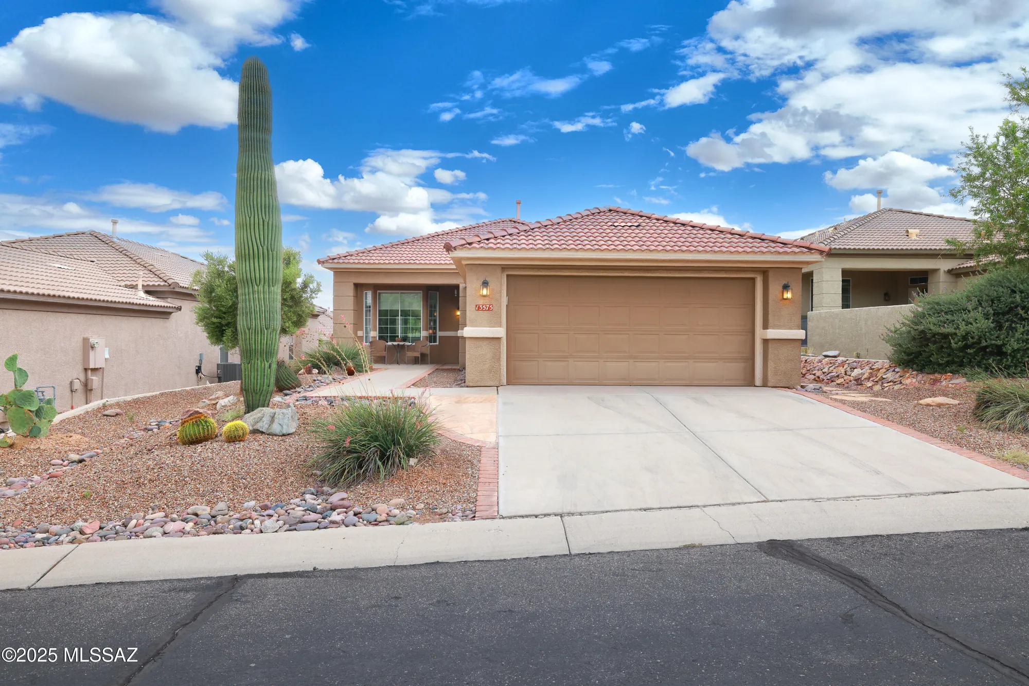 Property Slideshow image 1 of 28 | 13575 n holly grape dr, Marana, AZ, 85658
