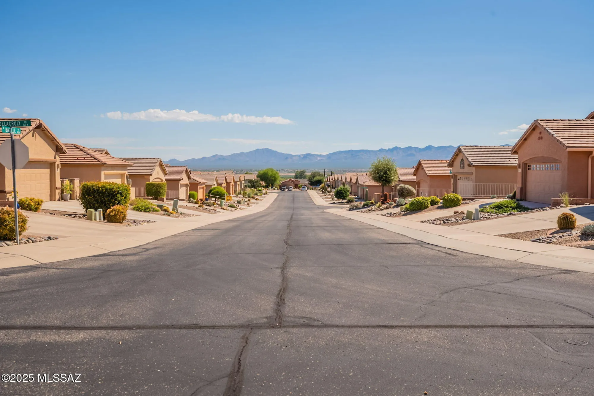 Property Slideshow image 3 of 40 | 897 n delacroix dr, Green Valley, AZ, 85614