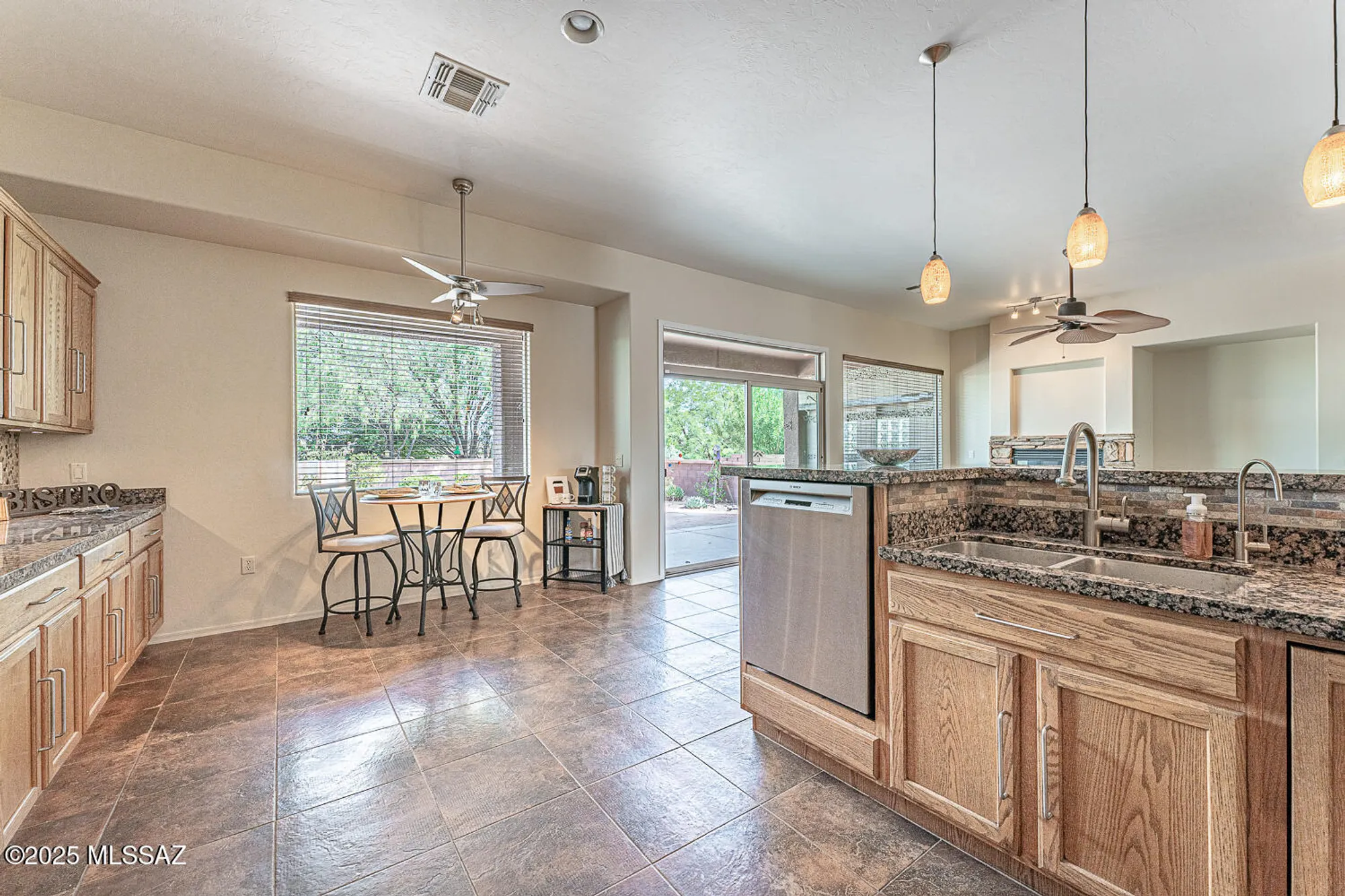 Property Slideshow image 16 of 48 | 2048 w cactus run dr, Green Valley, AZ, 85622