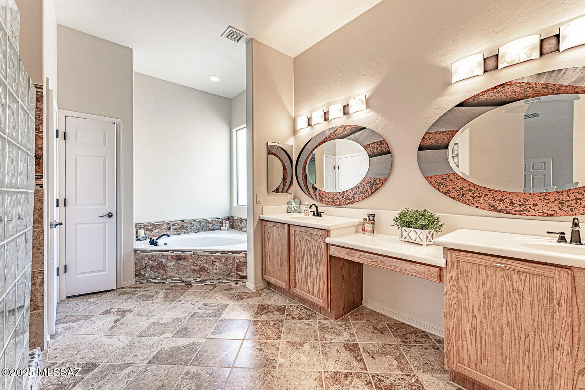 Property Slideshow image 25 of 48 | 2048 w cactus run dr, Green Valley, AZ, 85622