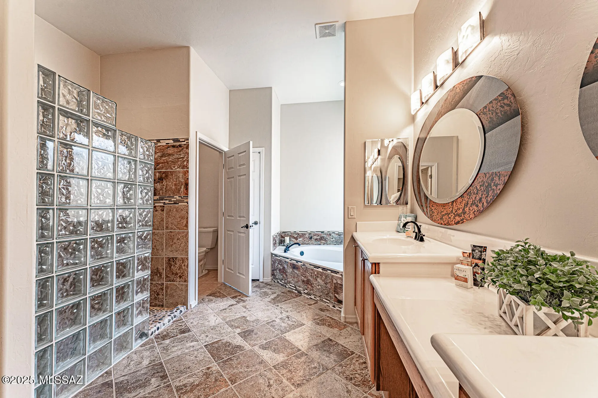 Property Slideshow image 26 of 48 | 2048 w cactus run dr, Green Valley, AZ, 85622