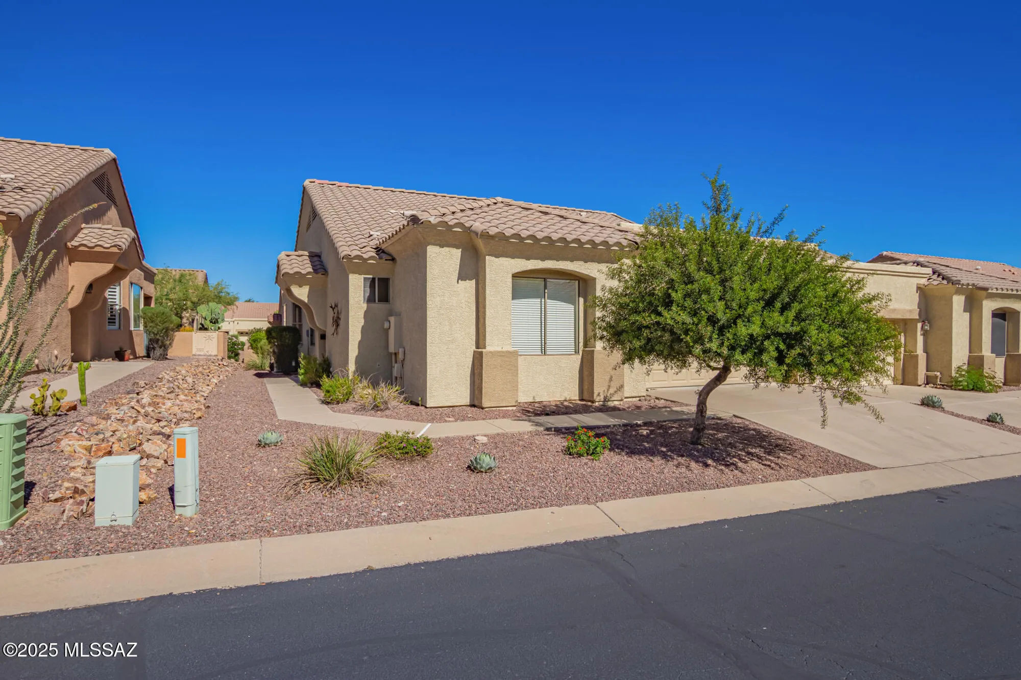 Property Slideshow image 7 of 38 | 496 w knotwood st, Green Valley, AZ, 85614