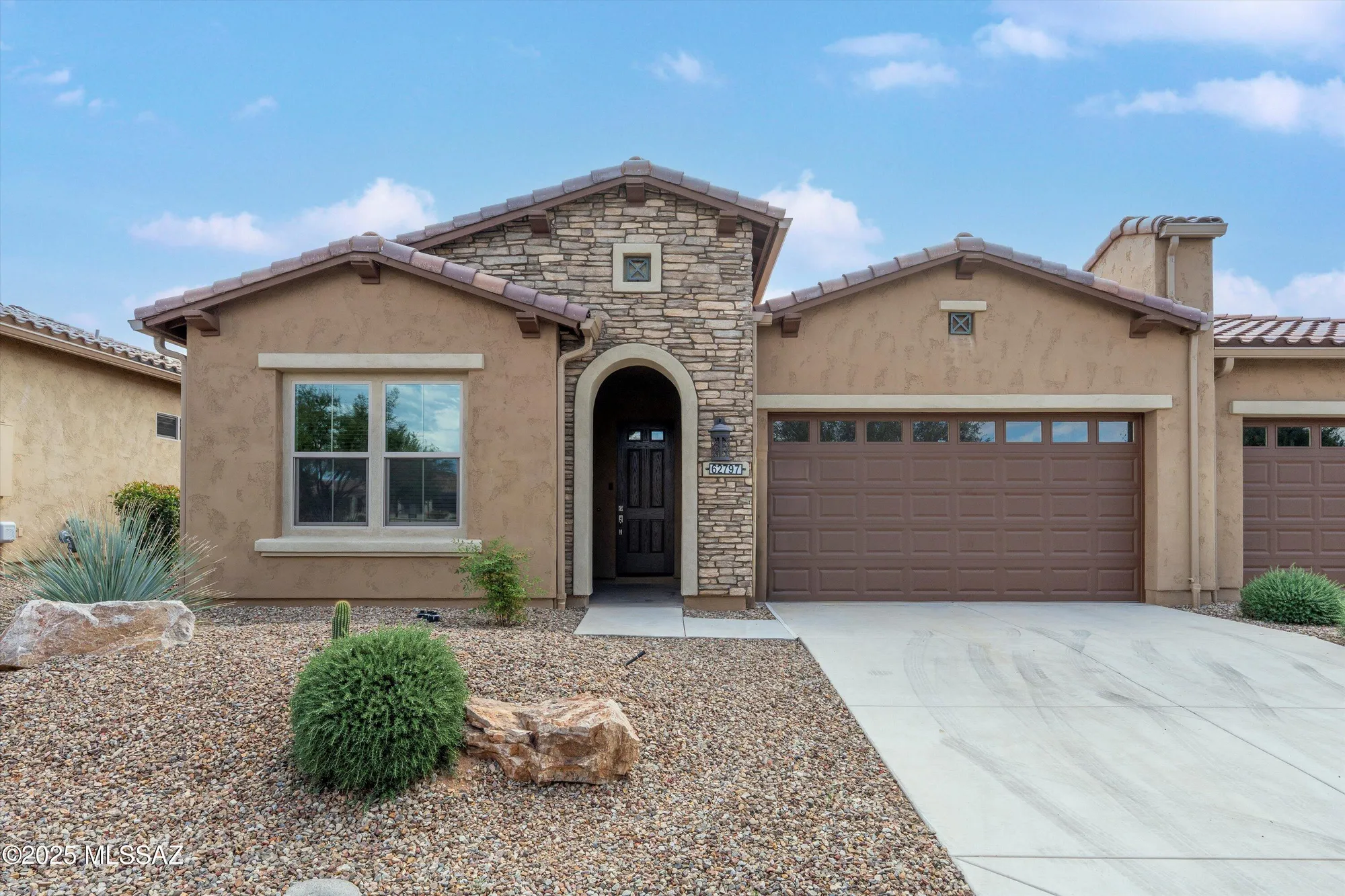 Property Slideshow image 1 of 31 | 62797 e thunder rock dr, Saddlebrooke, AZ, 85739