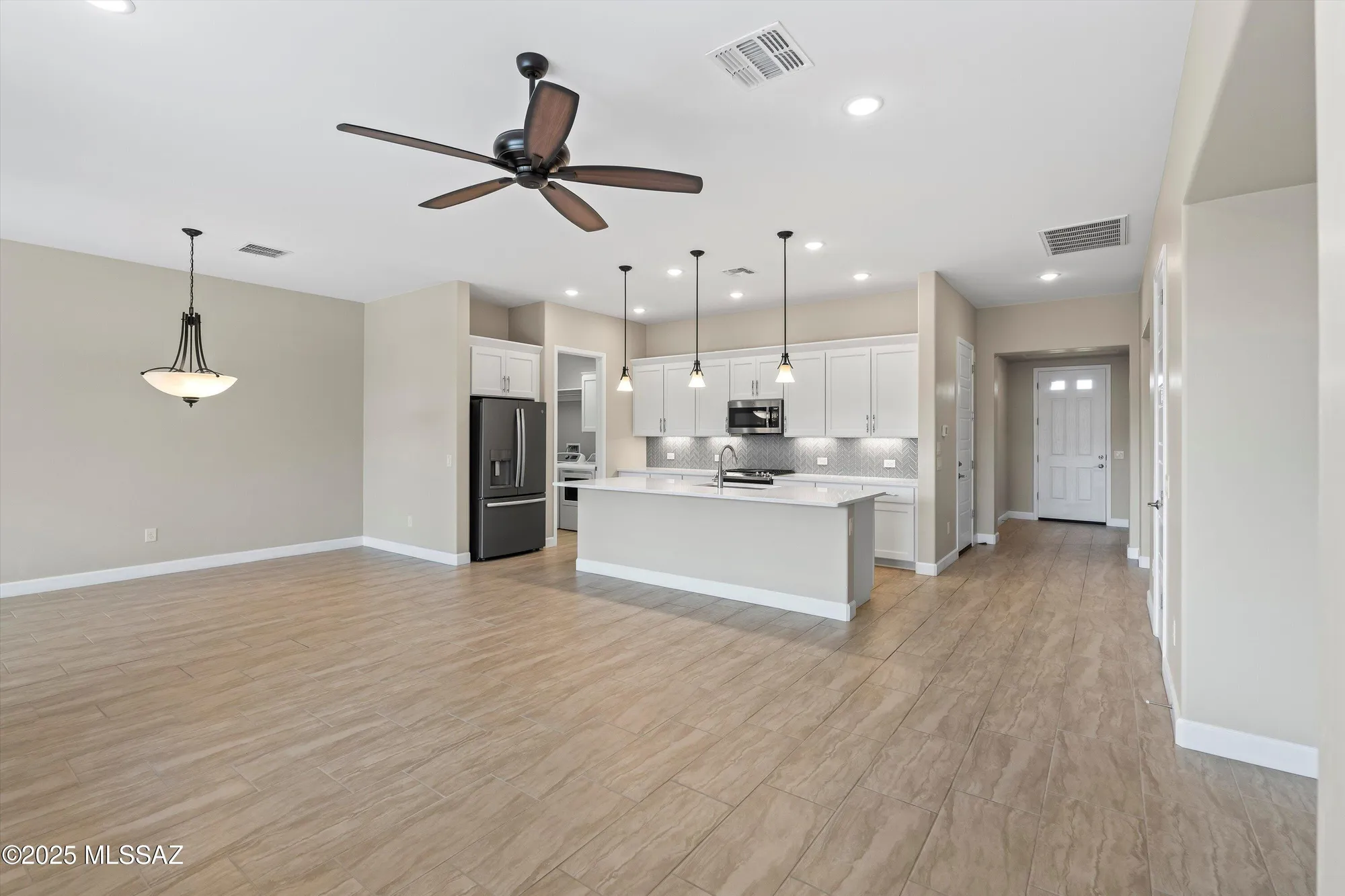 Property Slideshow image 3 of 31 | 62797 e thunder rock dr, Saddlebrooke, AZ, 85739