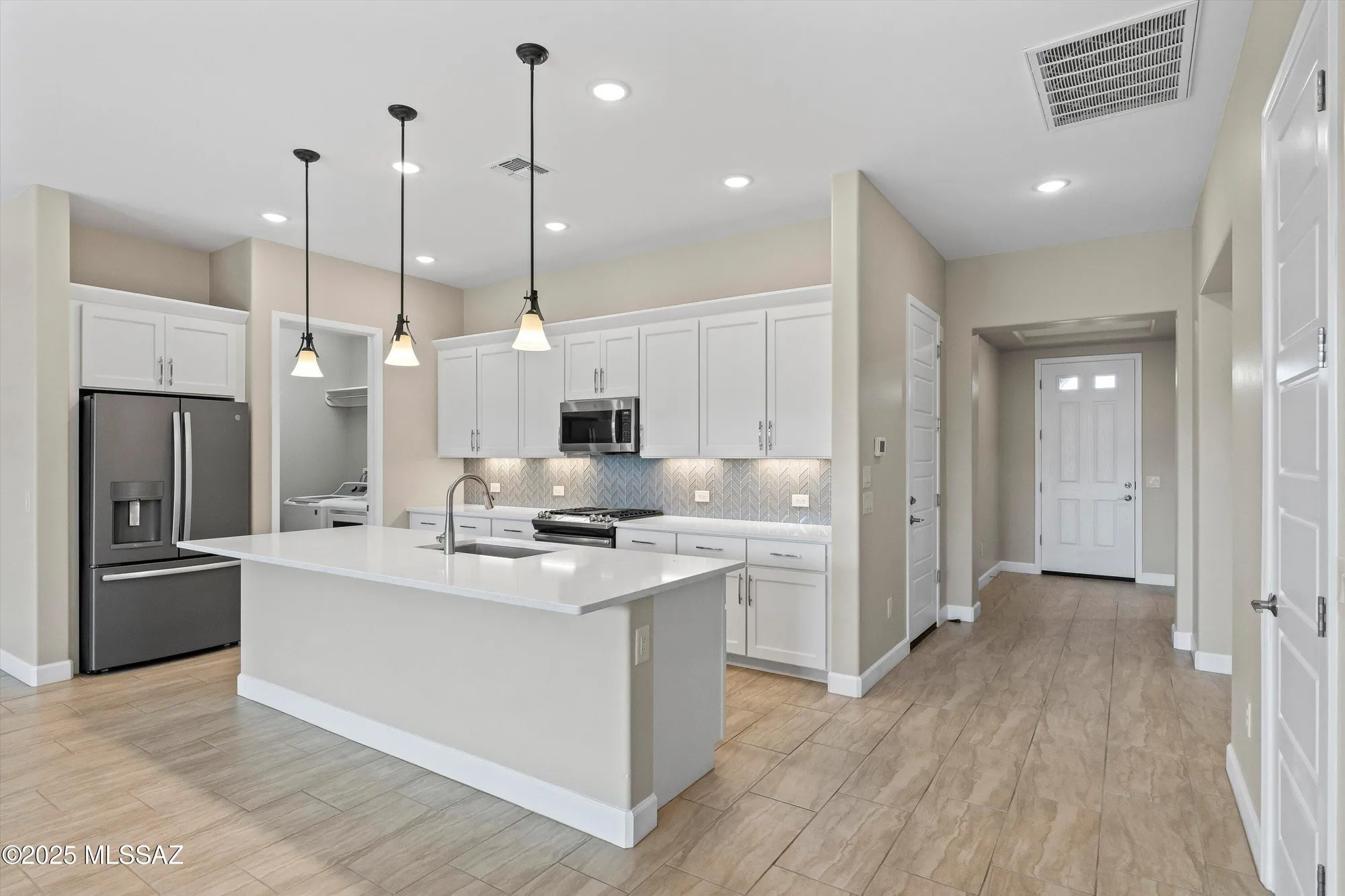 Property Slideshow image 5 of 31 | 62797 e thunder rock dr, Saddlebrooke, AZ, 85739