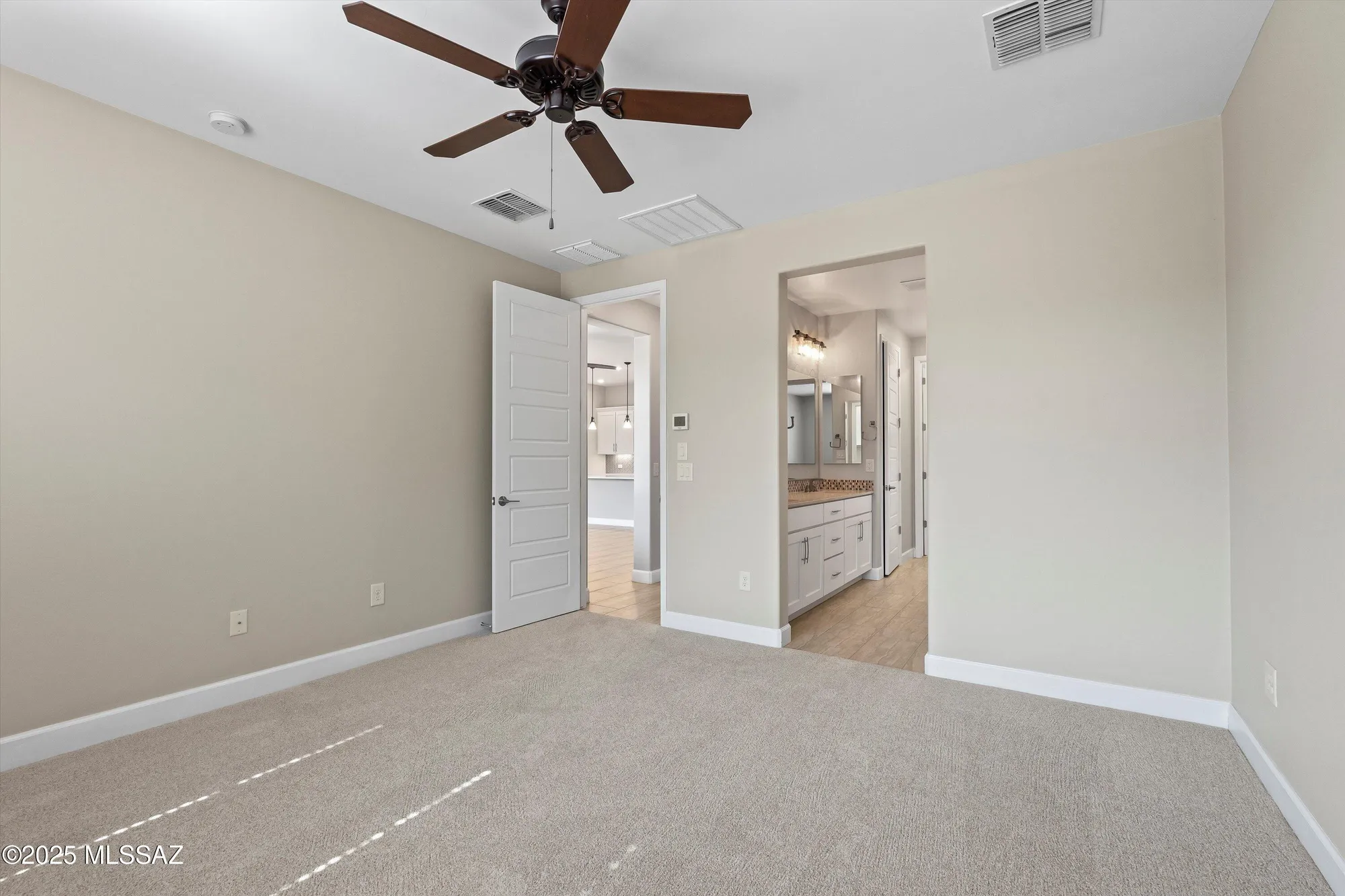 Property Slideshow image 17 of 31 | 62797 e thunder rock dr, Saddlebrooke, AZ, 85739