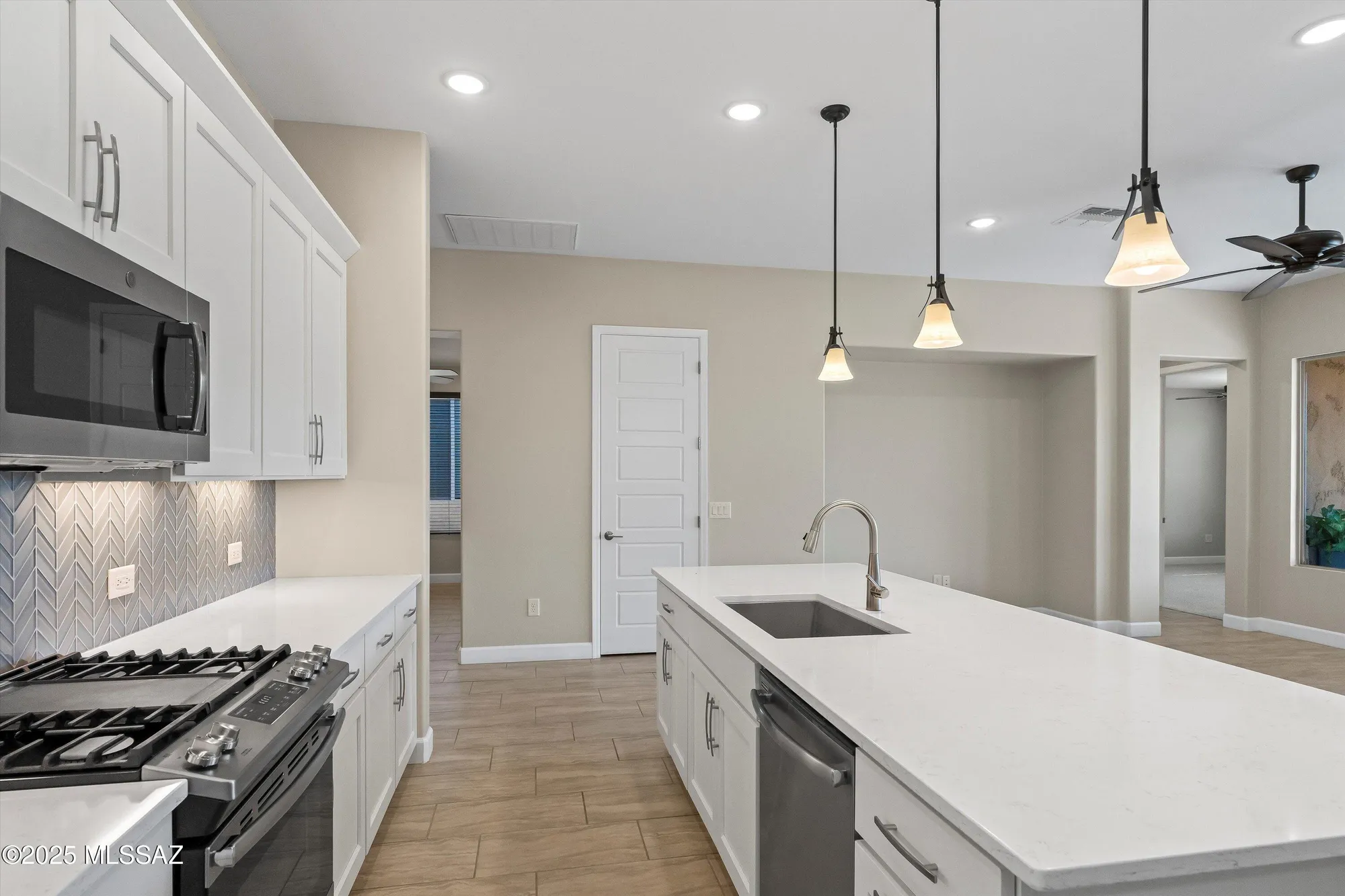 Property Slideshow image 8 of 31 | 62797 e thunder rock dr, Saddlebrooke, AZ, 85739