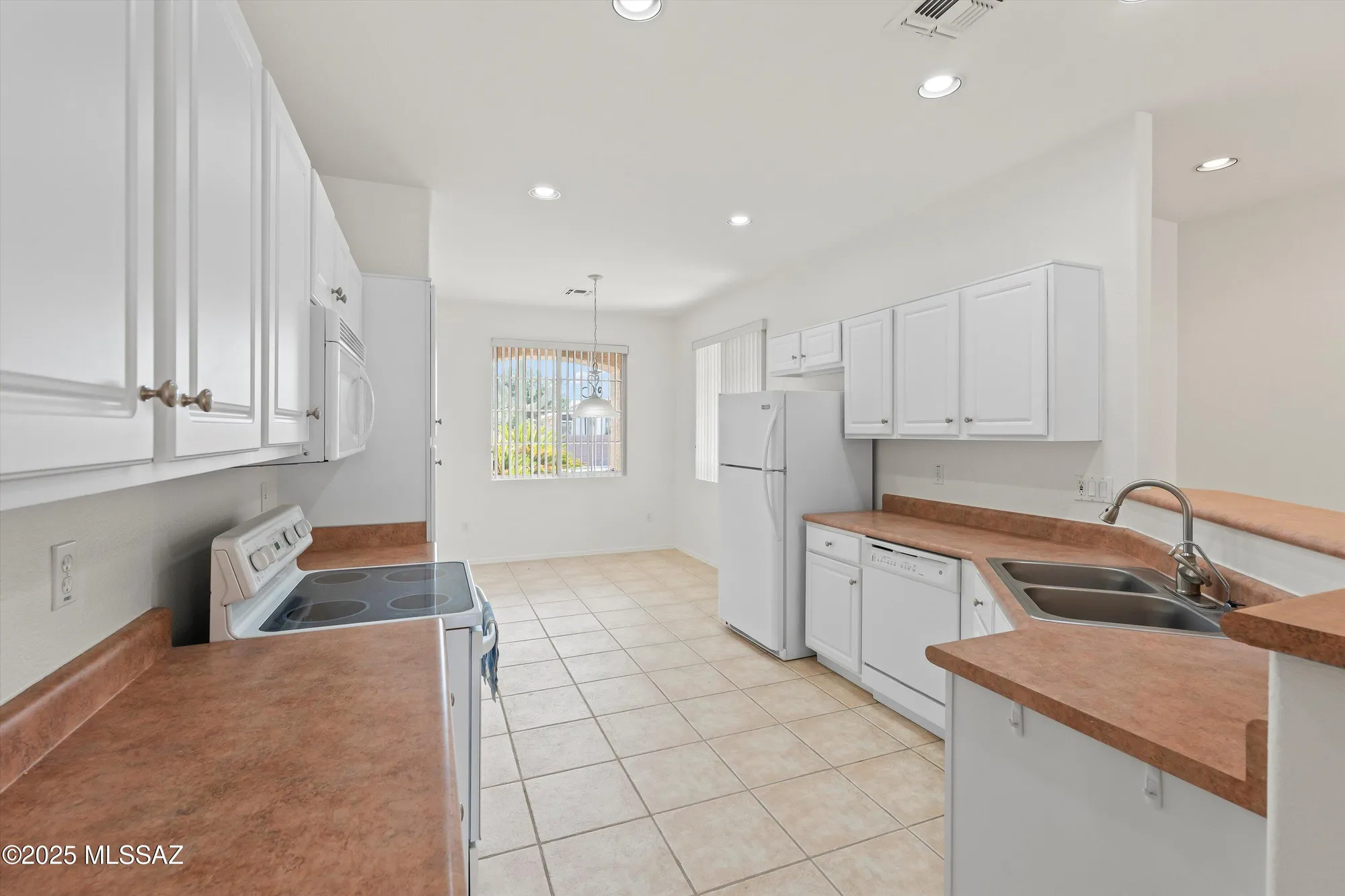 Property Slideshow image 16 of 46 | 9349 n sombrero canyon dr, Tucson, AZ, 85743