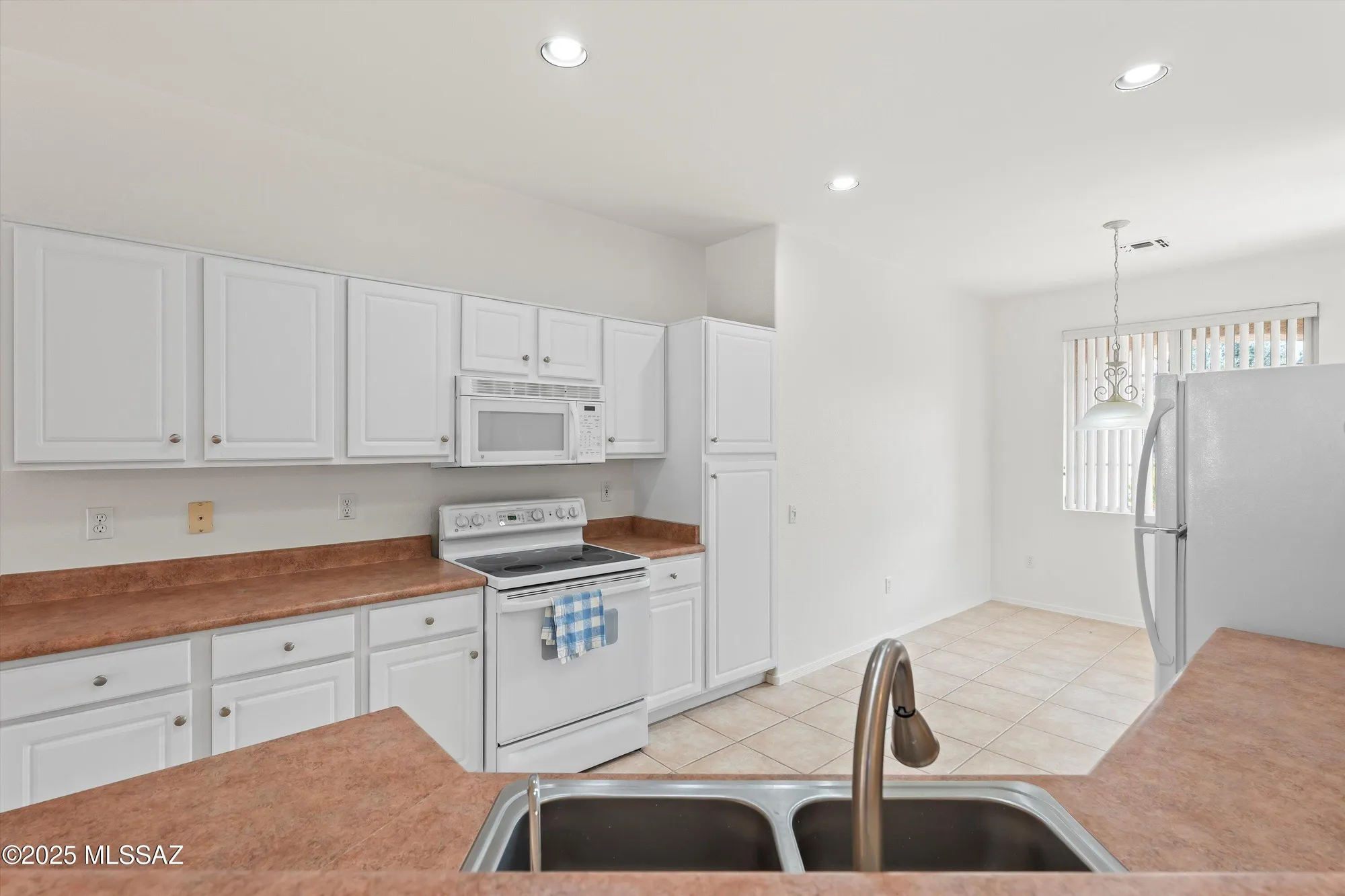 Property Slideshow image 22 of 46 | 9349 n sombrero canyon dr, Tucson, AZ, 85743