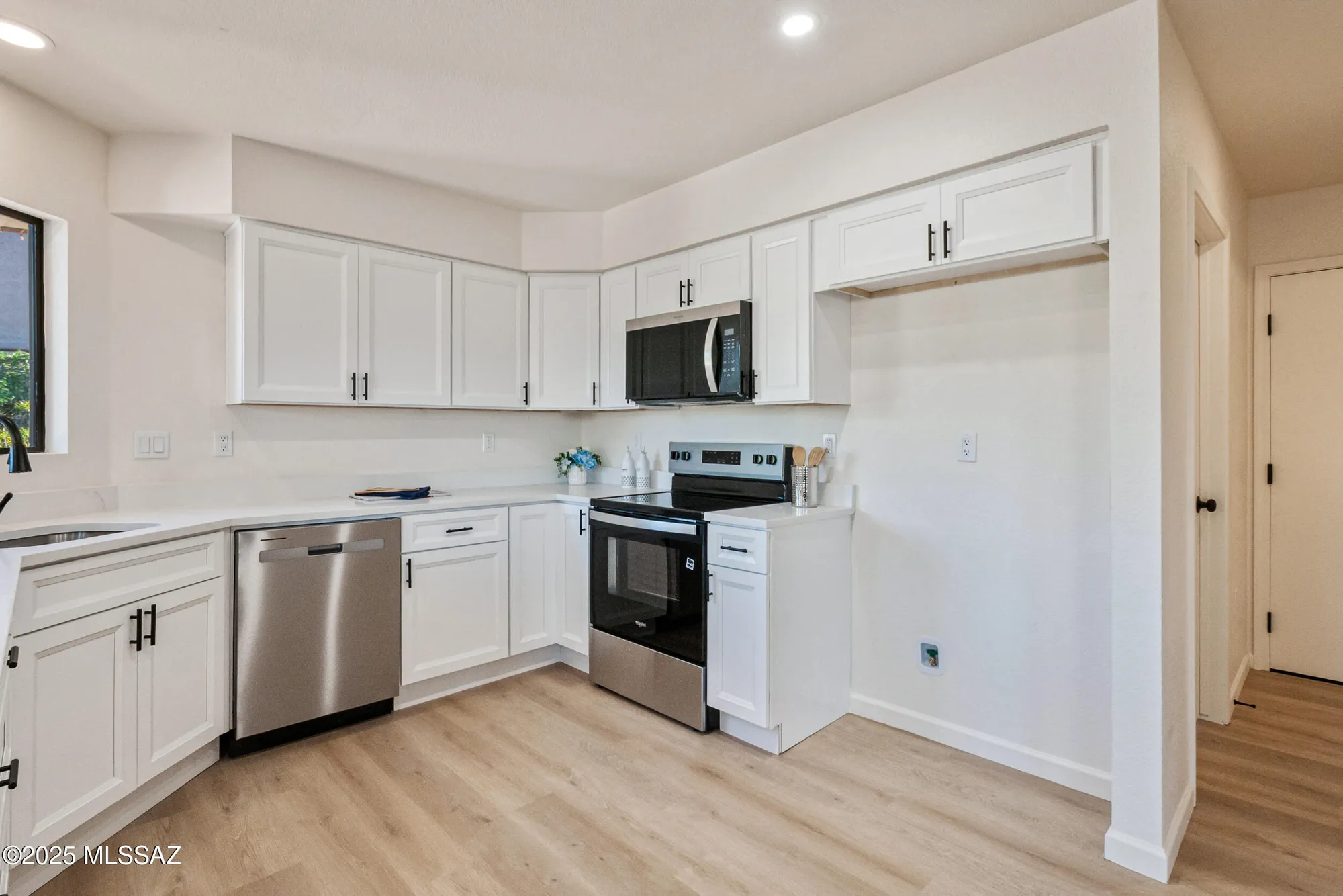 Property Slideshow image 12 of 42 | 14660 n flagstone dr, Oro Valley, AZ, 85755