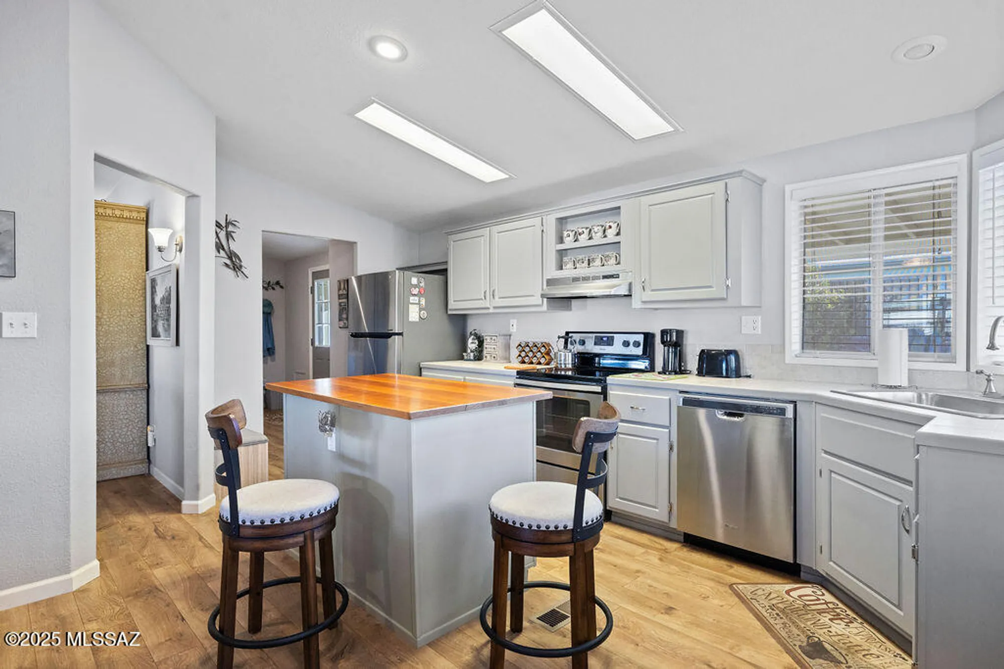 Property Slideshow image 7 of 25 | 107 w mora dr, Green Valley, AZ, 85614