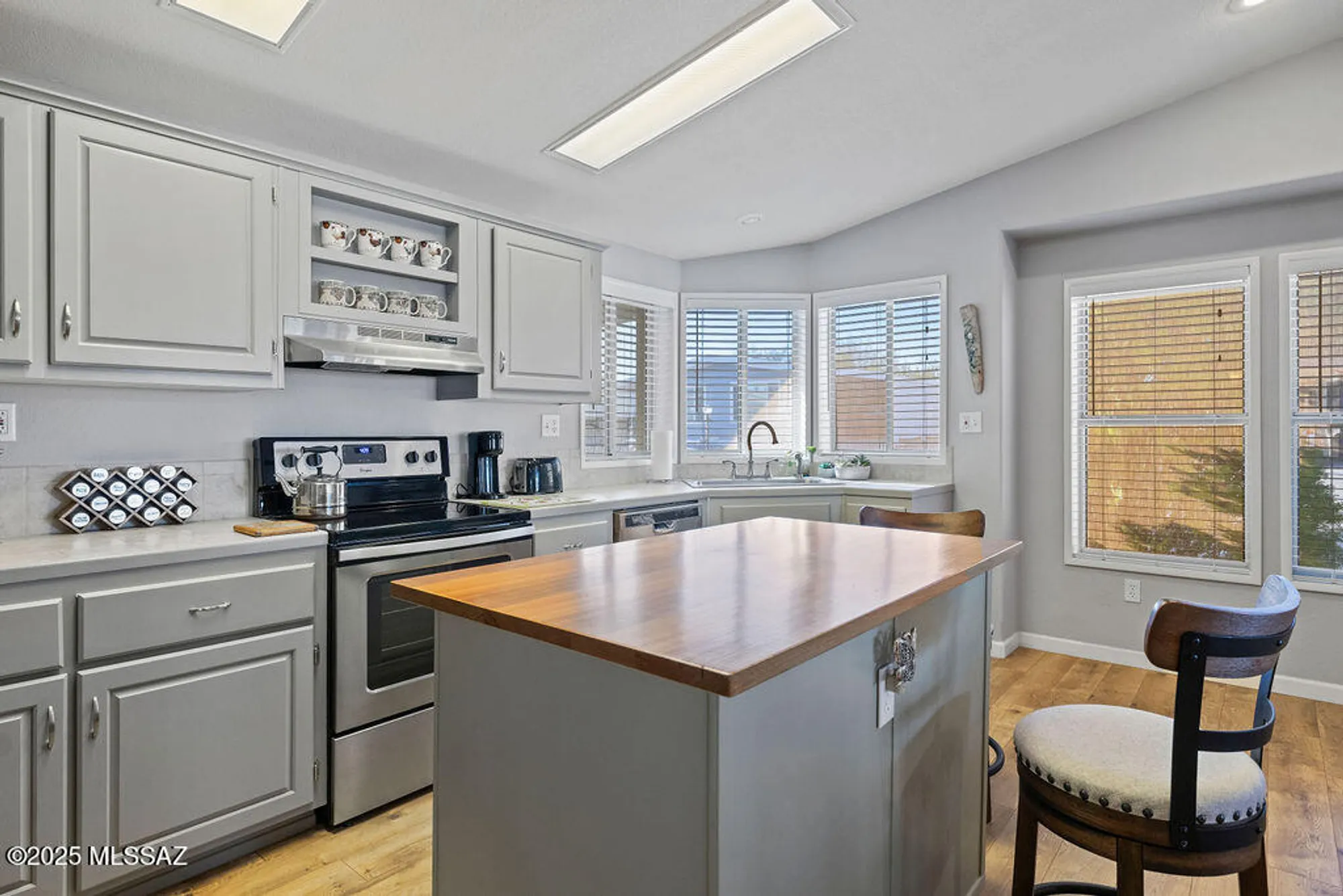 Property Slideshow image 8 of 25 | 107 w mora dr, Green Valley, AZ, 85614