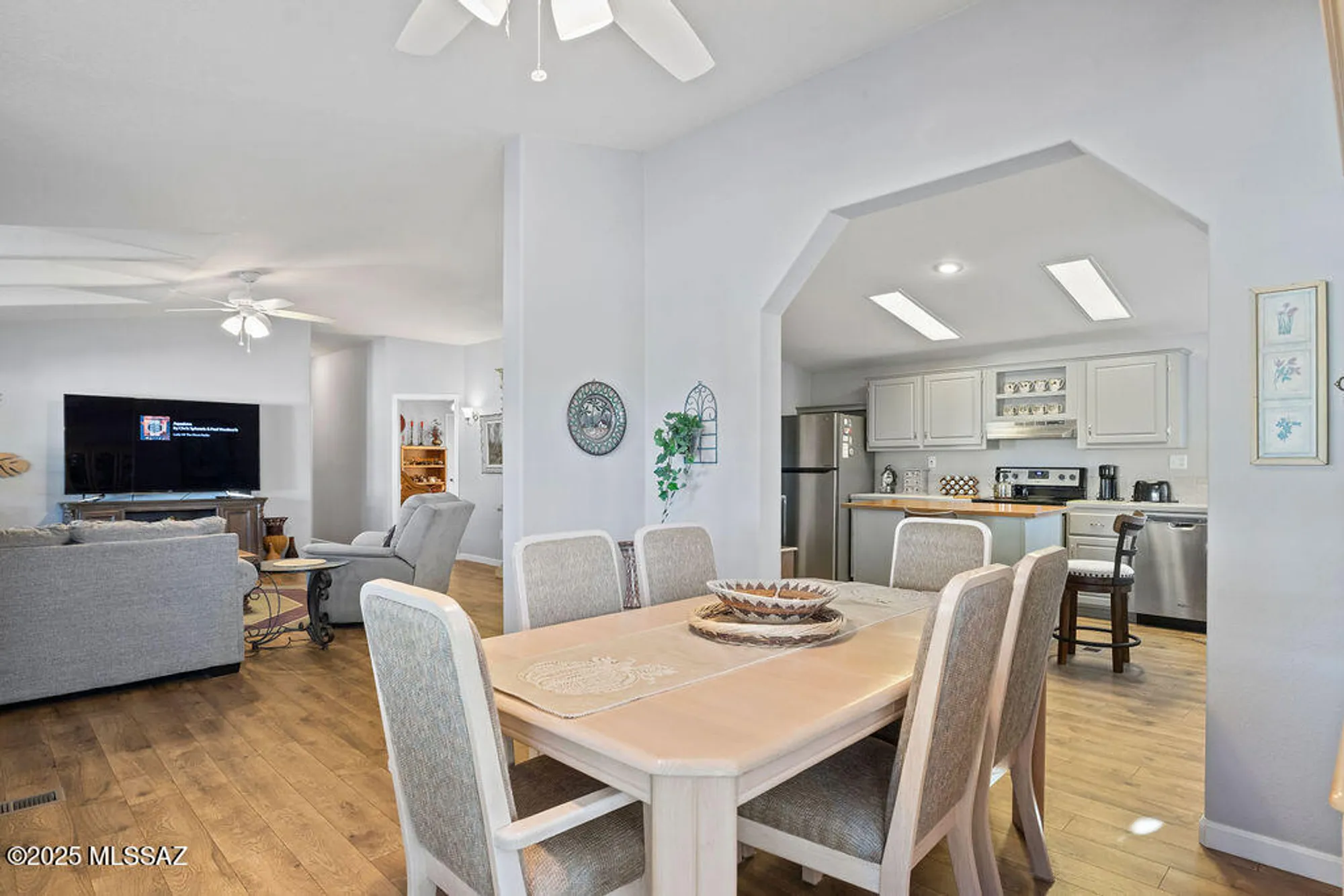 Property Slideshow image 5 of 25 | 107 w mora dr, Green Valley, AZ, 85614