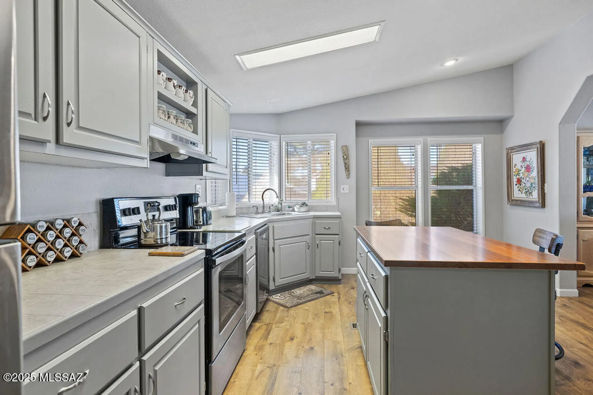 Property Slideshow image 6 of 25 | 107 w mora dr, Green Valley, AZ, 85614
