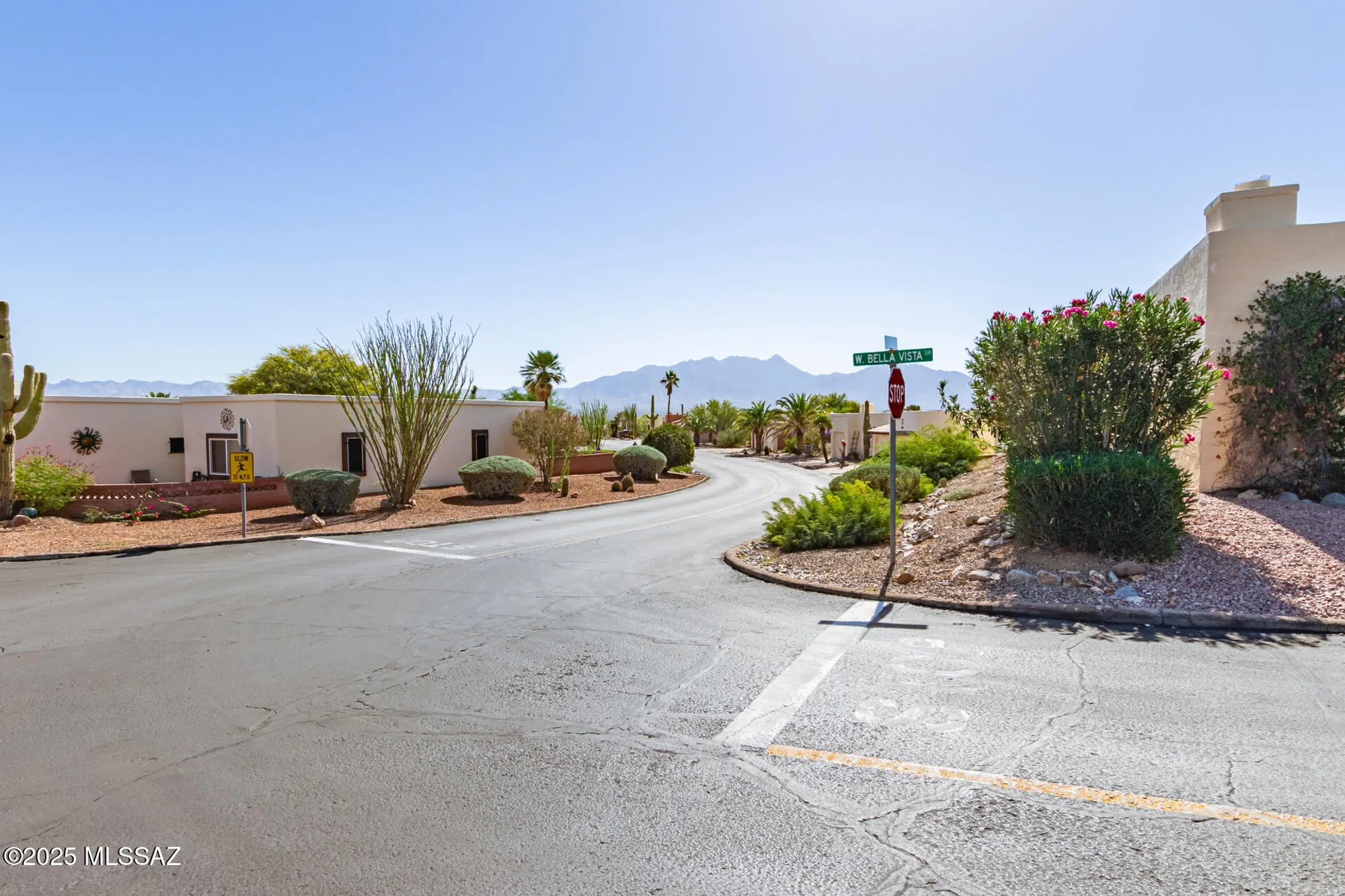 Property Slideshow image 4 of 30 | 801 w bella vista dr, Green Valley, AZ, 85614