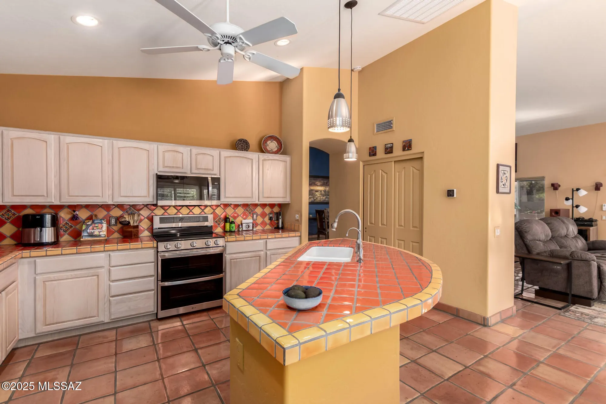 Property Slideshow image 14 of 38 | 37923 s cypress ct, Tucson, AZ, 85739