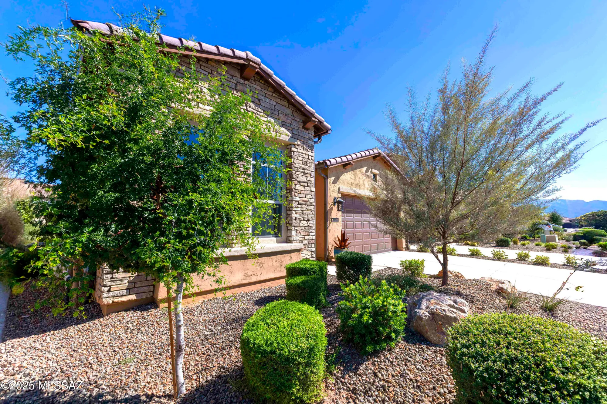 Property Slideshow image 2 of 44 | 30655 s sand hurst ln, Oracle, AZ, 85623