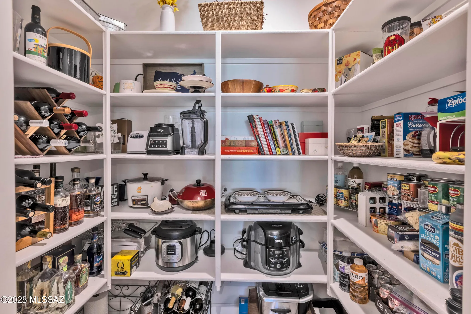 Property Slideshow image 11 of 44 | 30655 s sand hurst ln, Oracle, AZ, 85623