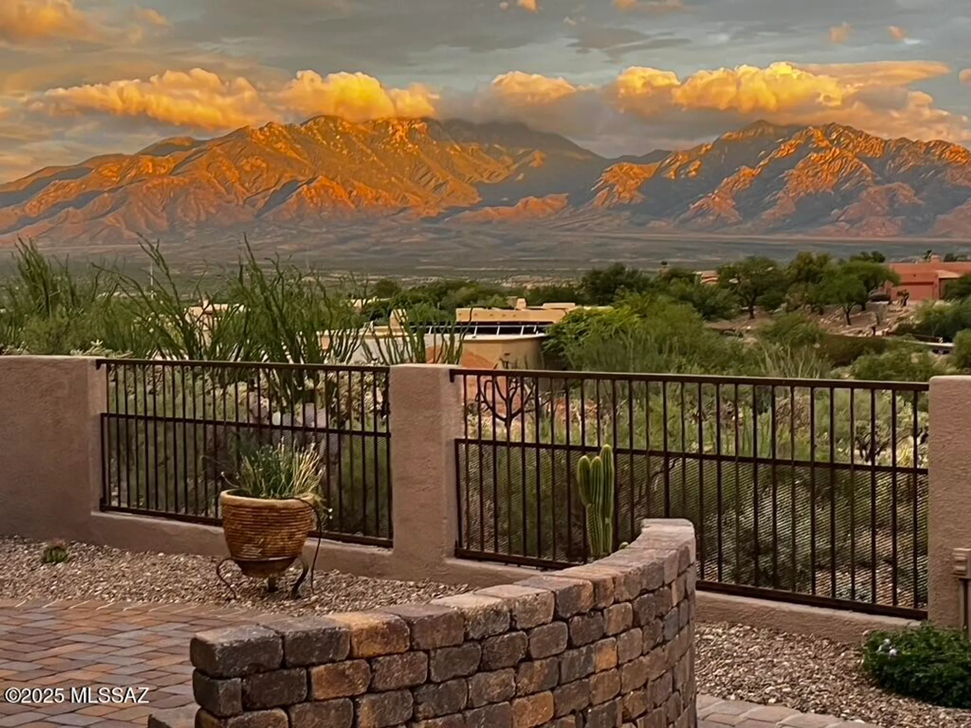 Property Slideshow image 1 of 50 | 1995 s via ventana a la montana, Green Valley, AZ, 85622