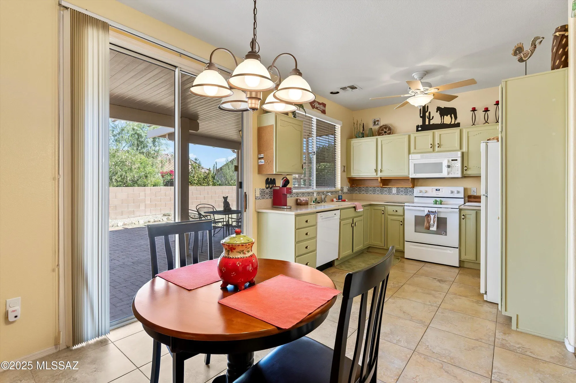 Property Slideshow image 11 of 38 | 8116 w blowing tumbleweed pl, Tucson, AZ, 85743