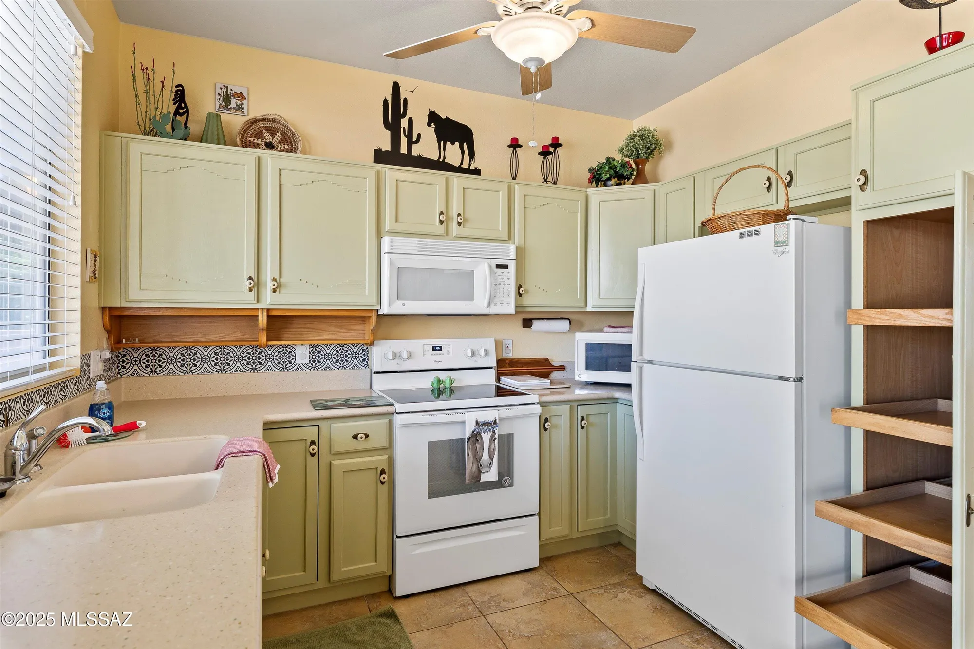 Property Slideshow image 12 of 38 | 8116 w blowing tumbleweed pl, Tucson, AZ, 85743