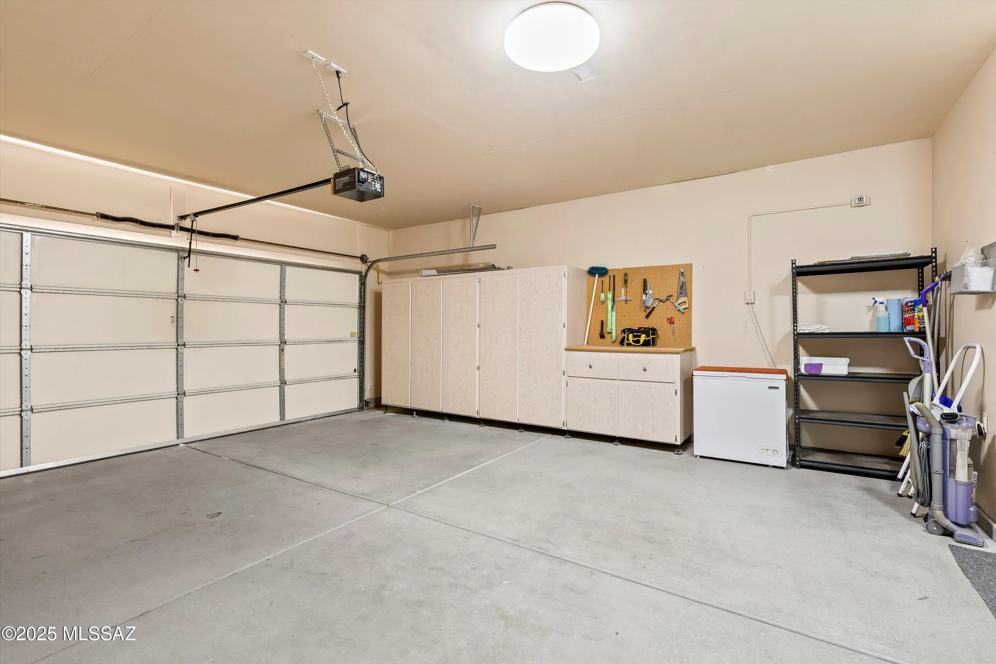 Property Slideshow image 25 of 38 | 8116 w blowing tumbleweed pl, Tucson, AZ, 85743