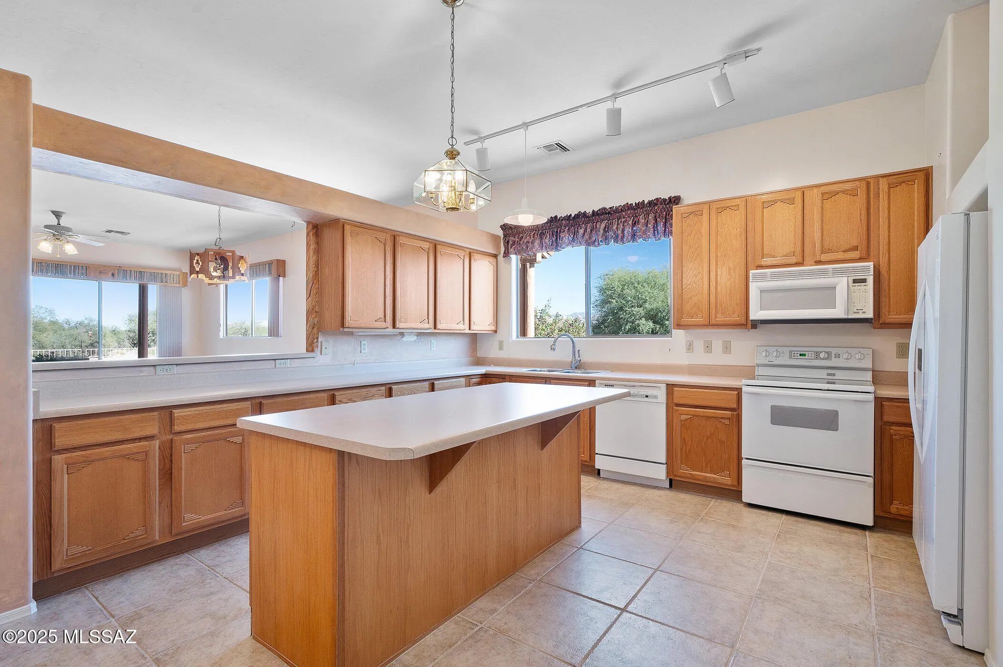 Property Slideshow image 14 of 32 | 764 w puma peak rd, Green Valley, AZ, 85614