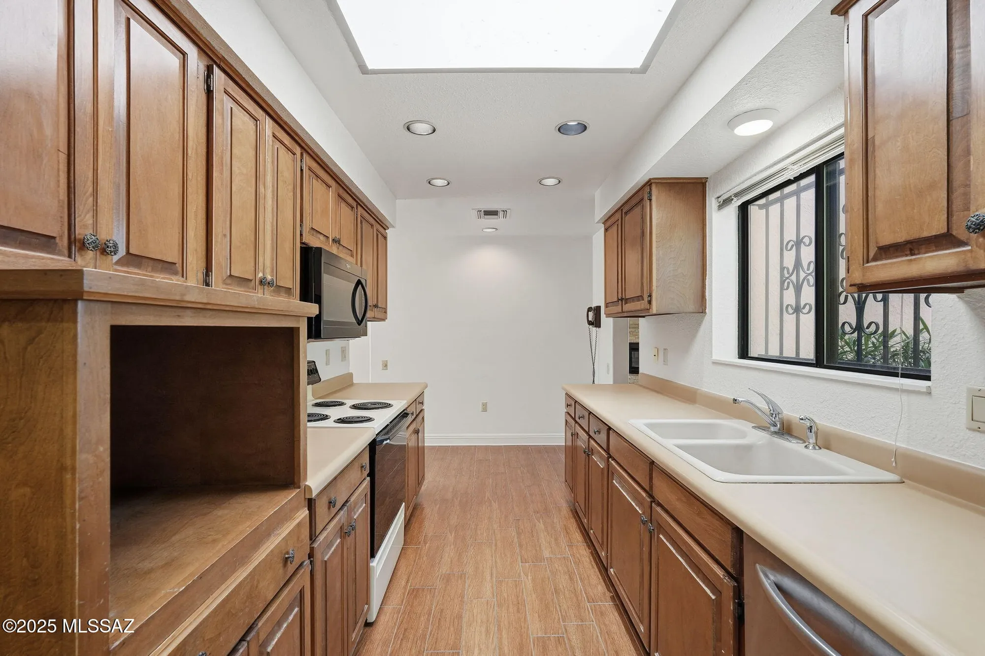 Property Slideshow image 16 of 51 | 1225 n abrego dr, Green Valley, AZ, 85614