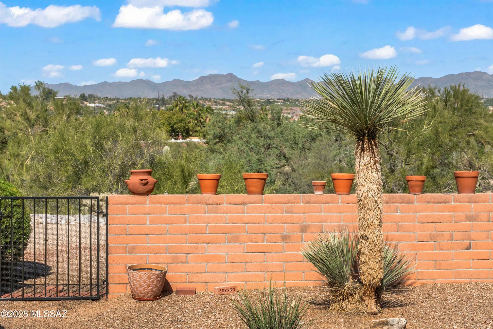 Property Slideshow image 2 of 36 | 1995 w ashbrook dr, Tucson, AZ, 85704