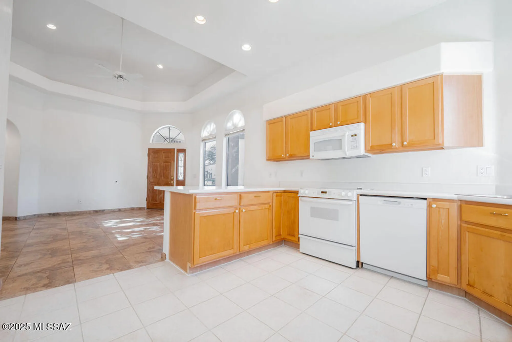 Property Slideshow image 7 of 20 | 2423 w via di silvio, Tucson, AZ, 85741