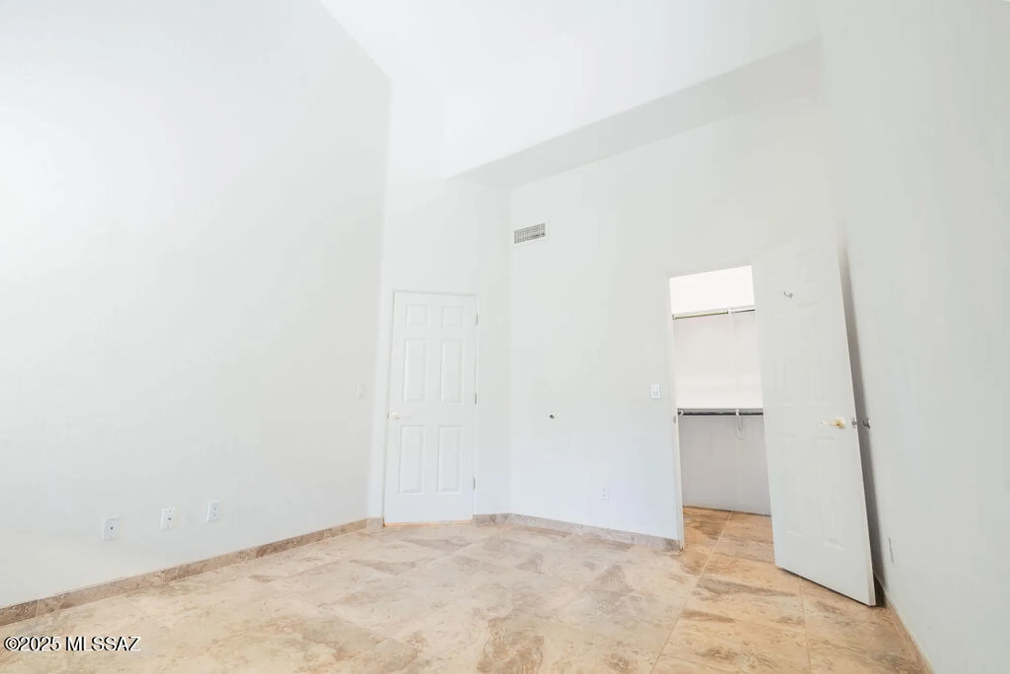 Property Slideshow image 11 of 20 | 2423 w via di silvio, Tucson, AZ, 85741