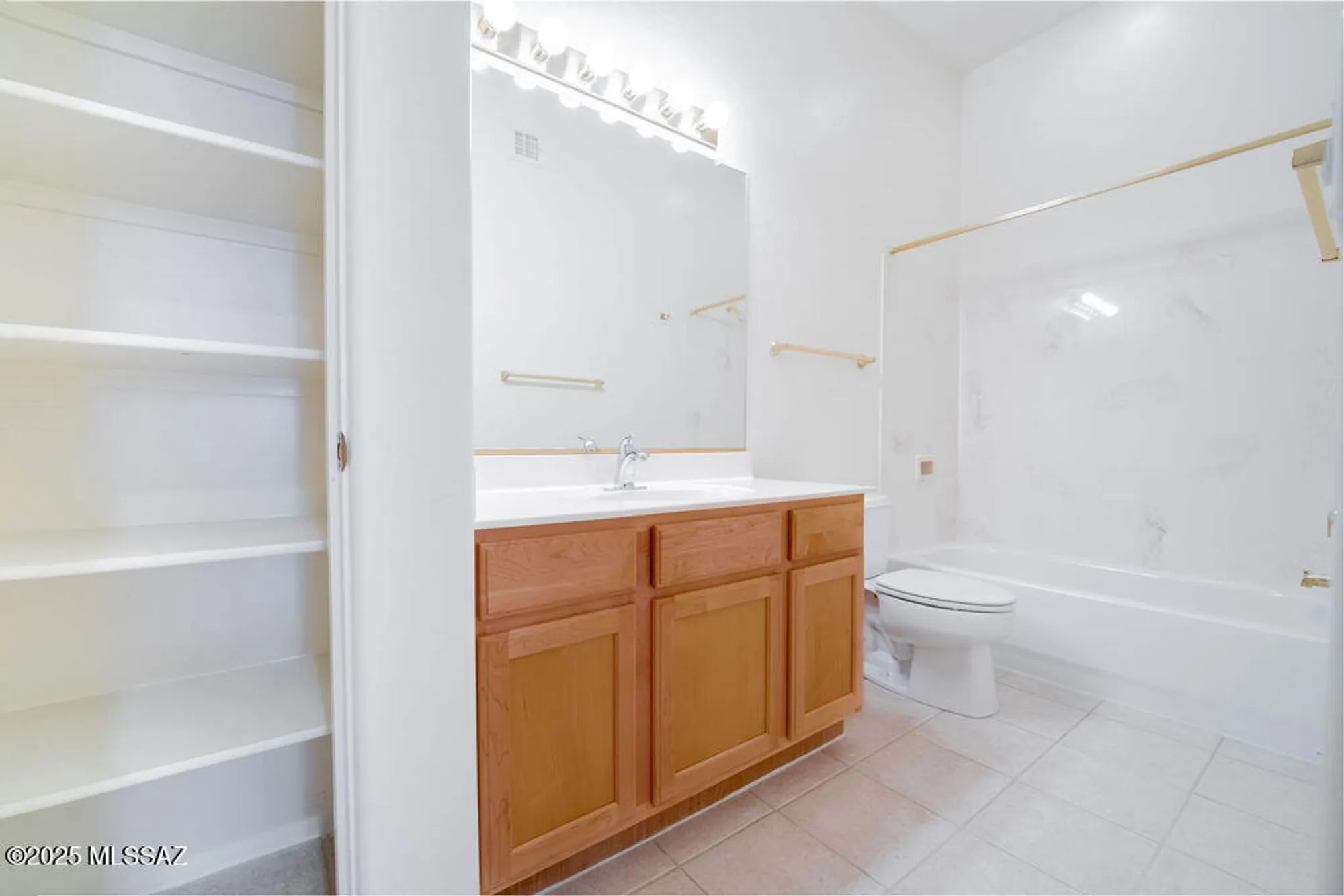 Property Slideshow image 12 of 20 | 2423 w via di silvio, Tucson, AZ, 85741