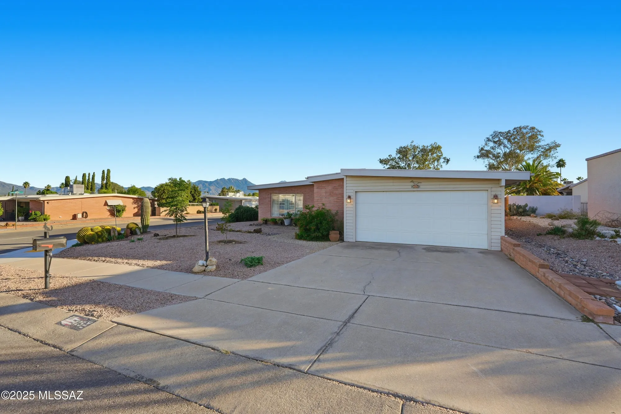 Property Slideshow image 3 of 49 | 425 w san ignacio, Green Valley, AZ, 85614
