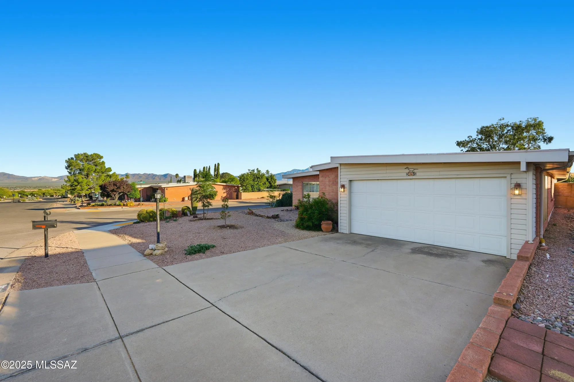 Property Slideshow image 4 of 49 | 425 w san ignacio, Green Valley, AZ, 85614